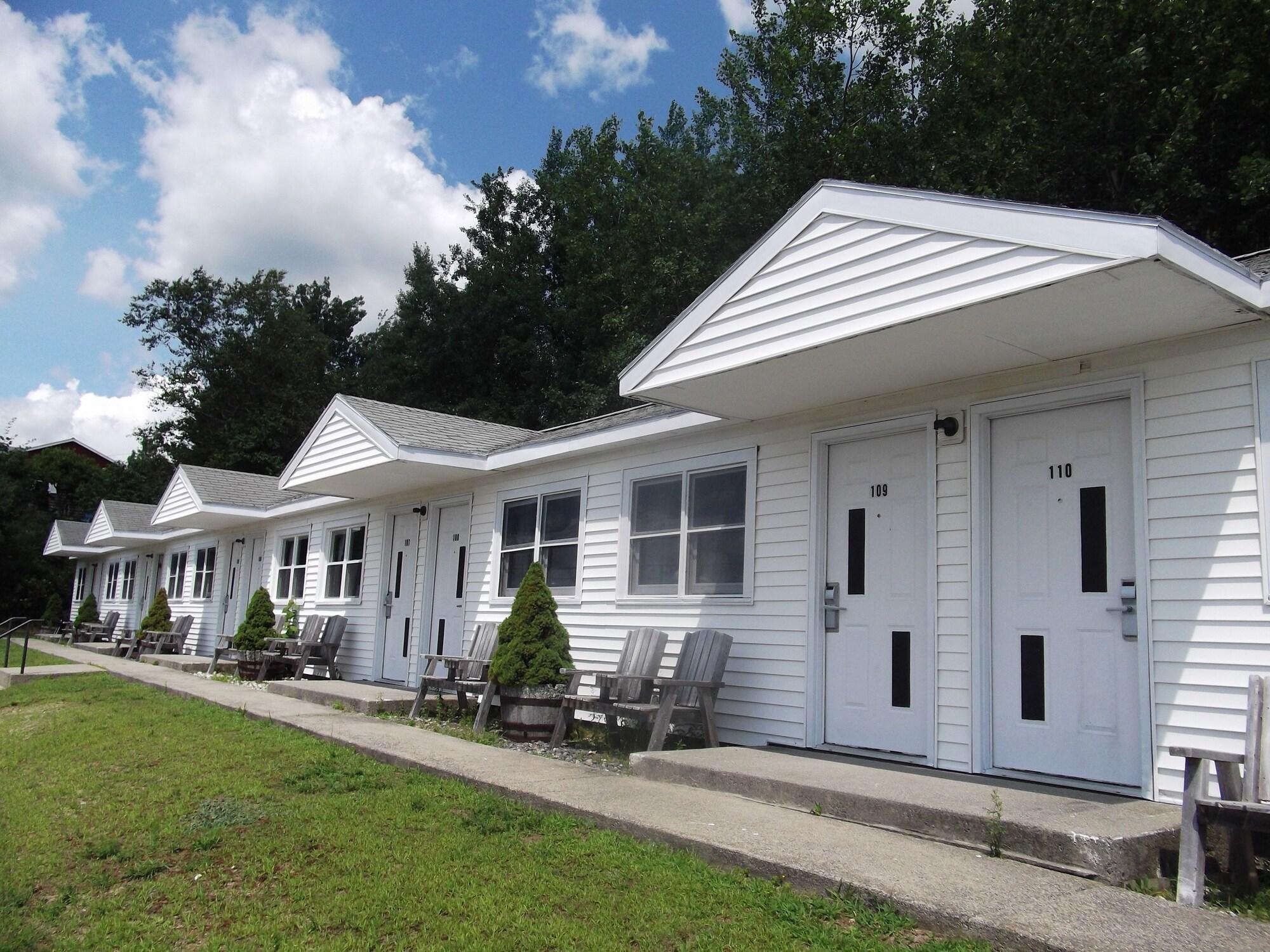 Varios White Birches Motel