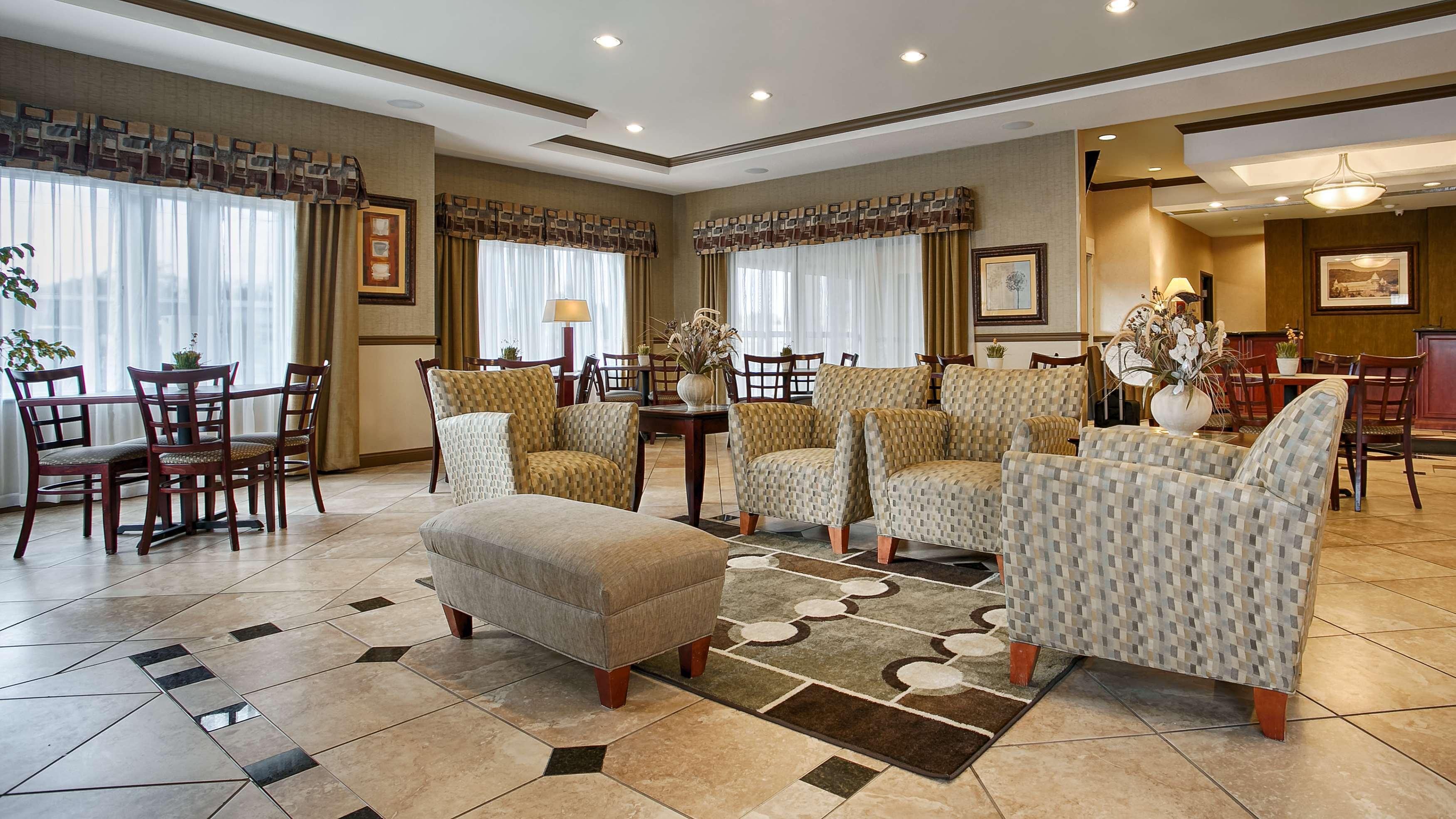 Vista Lobby Best Western Plus Montezuma Inn & Suites