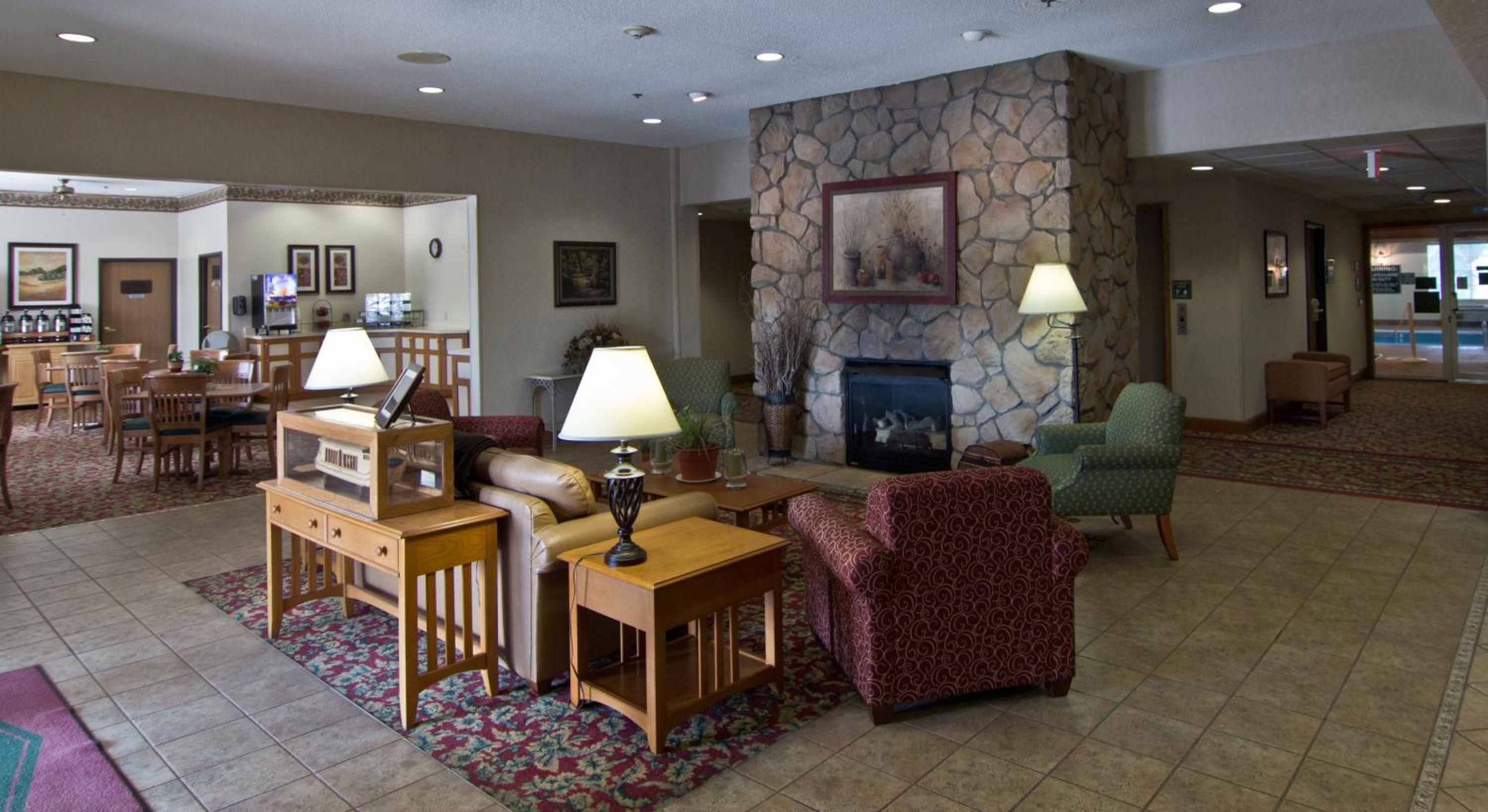 Vista Lobby Coshocton Village Inn and Suites
