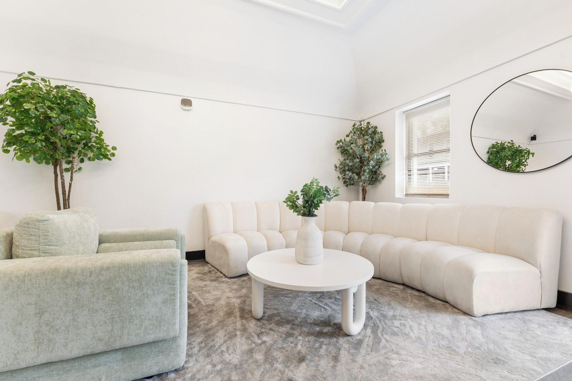 Vista Lobby Bay Ridge ApartHotel