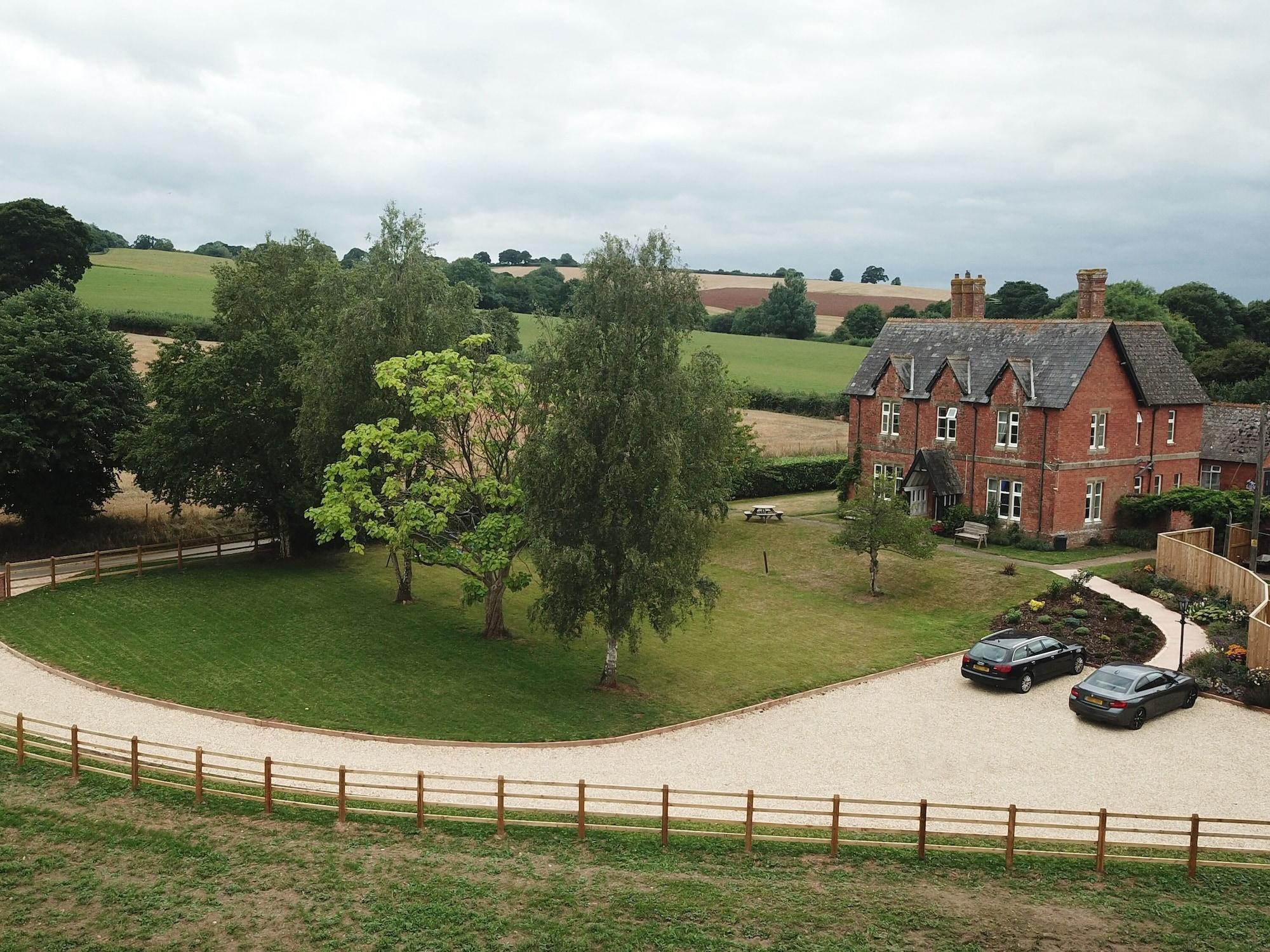 Varios Newcourt Barton
