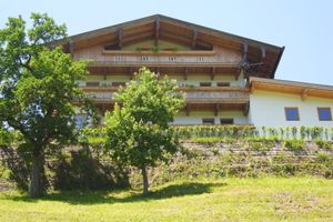 Alquiler Vacacional - Tyrolean-Landhaus style apartment with private garden