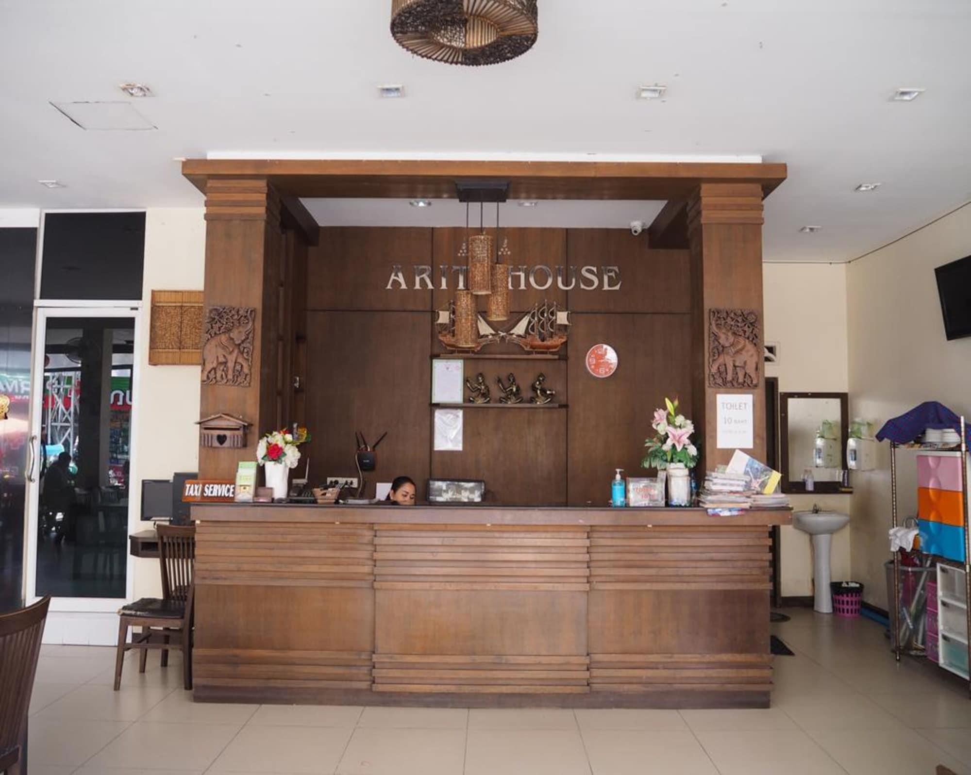 Vista Lobby Arita House