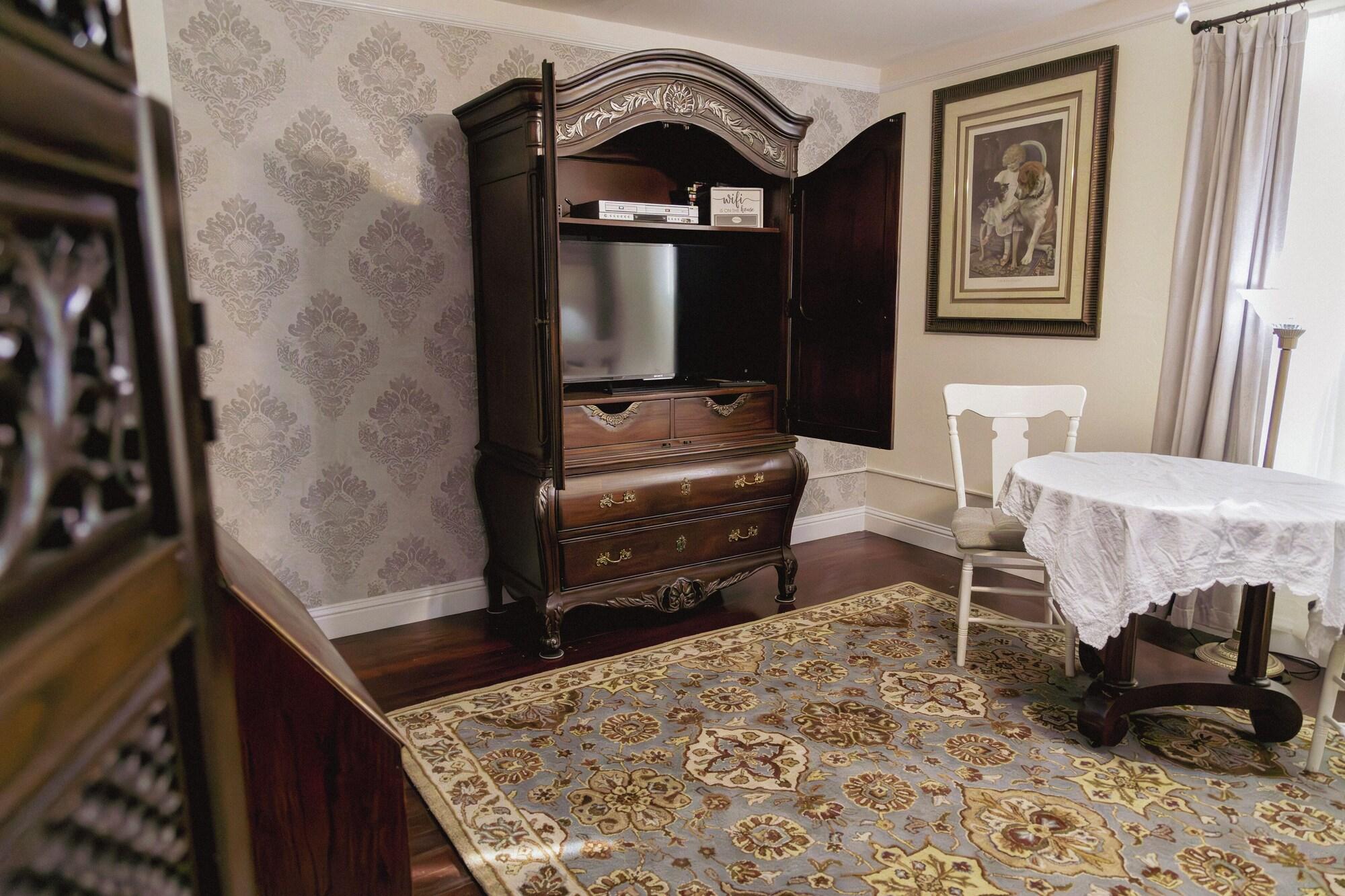 Comodidades del Alojamiento Weaverville Hotel