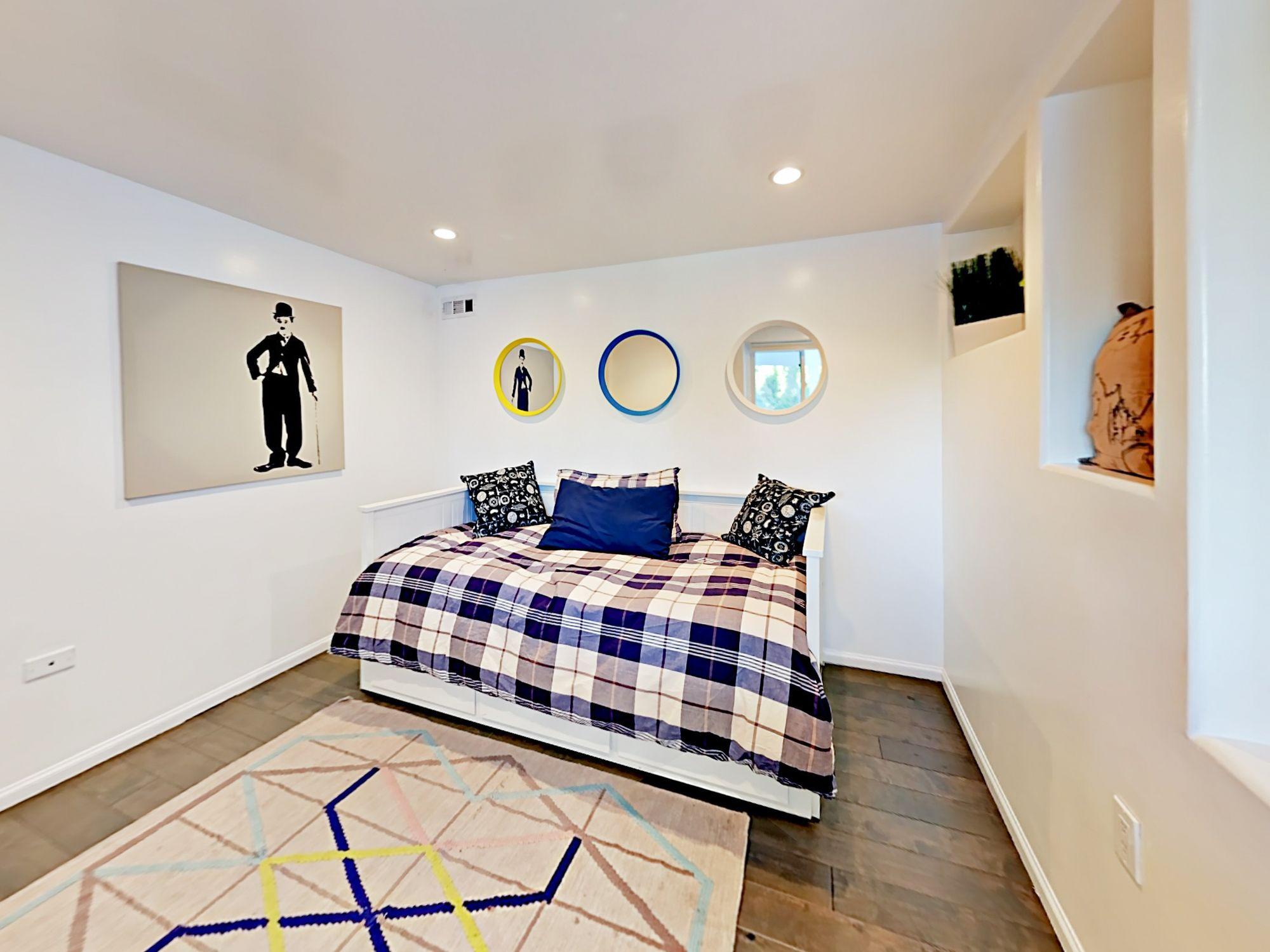 Habitación 2060 Glencoe Way Duplex 3 Bedrooms 3 Bathrooms Duplex