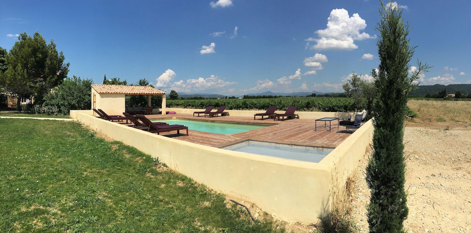 Vista Piscina La Datcha Delicatessen