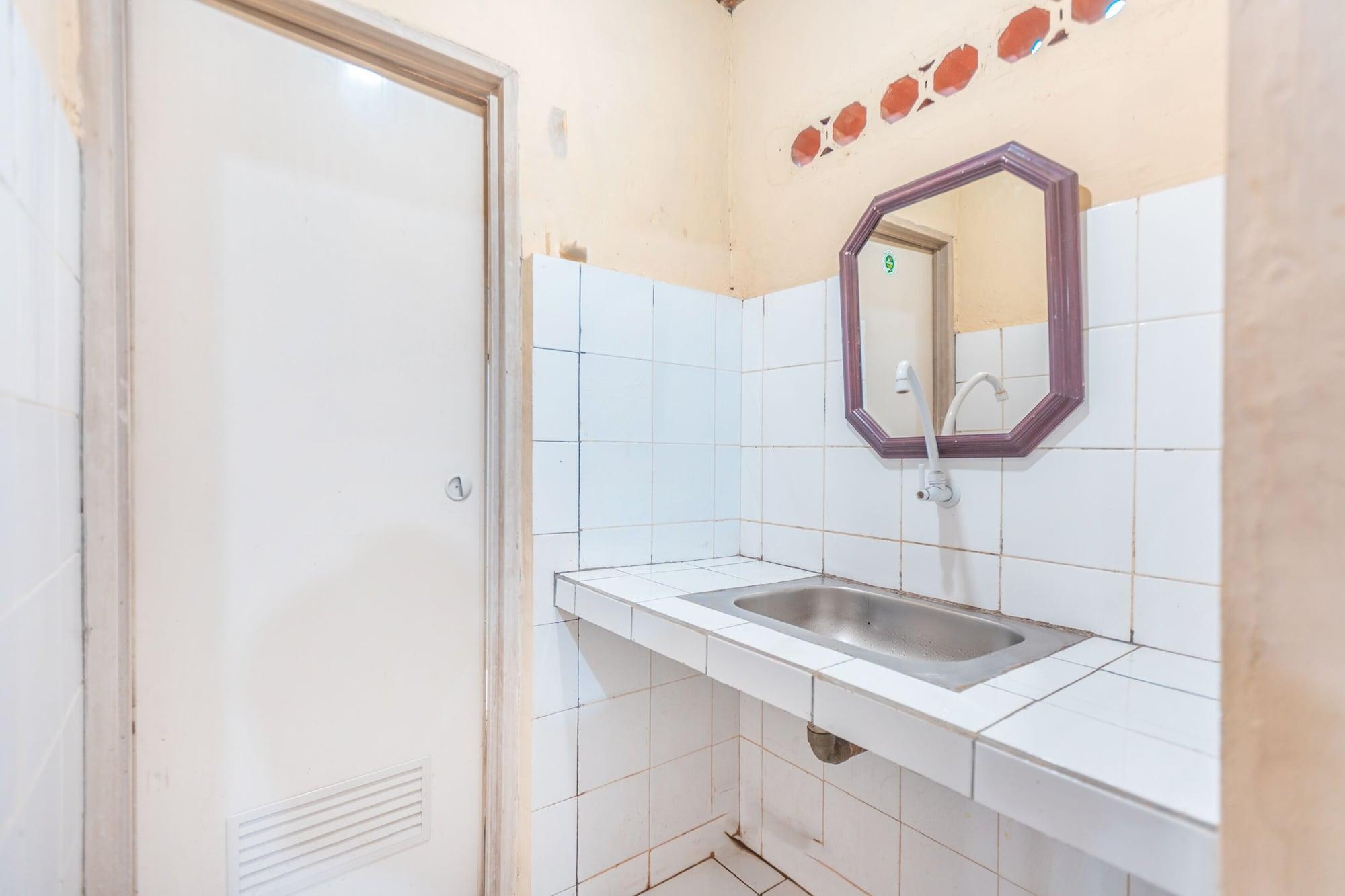 Equipamiento de Habitación SPOT ON 2642 Villa Paul