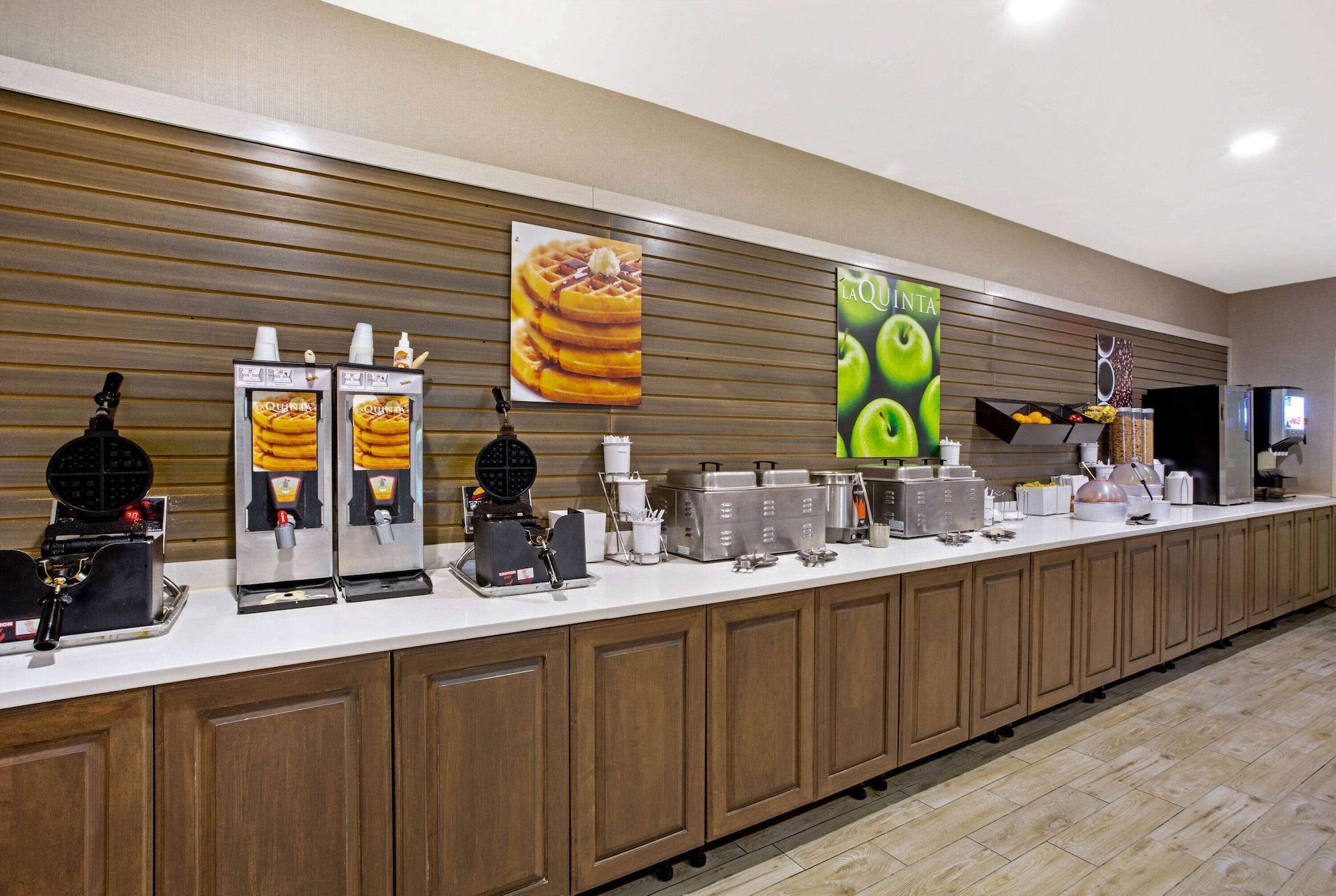 Restaurant La Quinta Inn & Suites by Wyndham Williamsburg Historic Area
