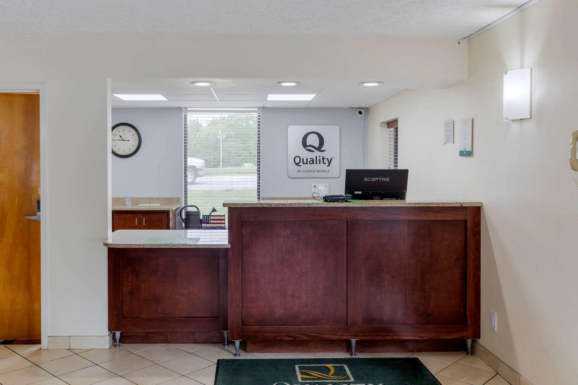 Vista Lobby Quality Inn - Roxboro South