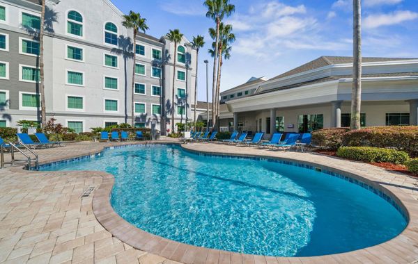 Univeral Disney Epic Shuttle - Hoteles cerca de Premium Outlets en Orlando