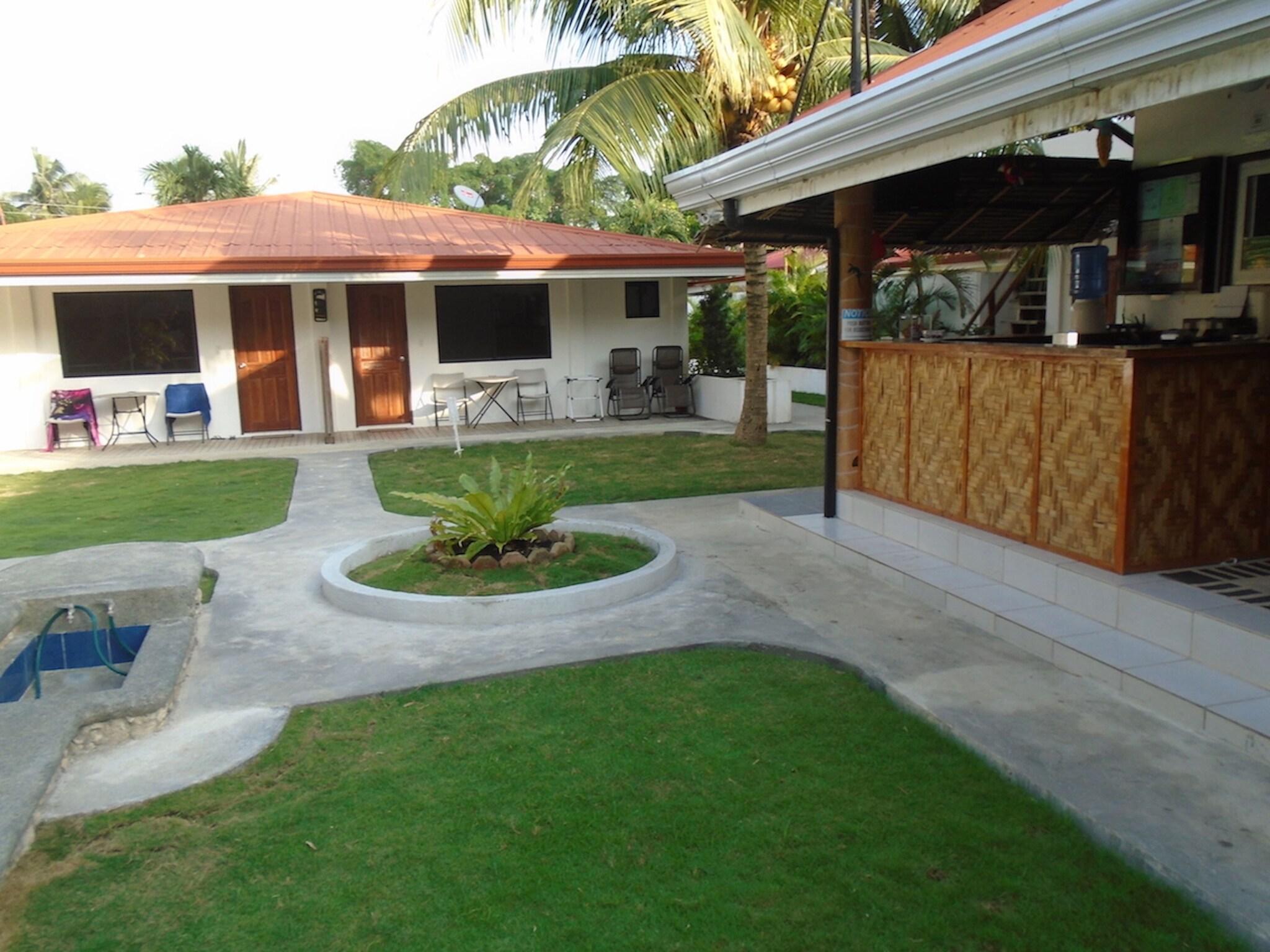 Vista Lobby Parrot Resort Moalboal