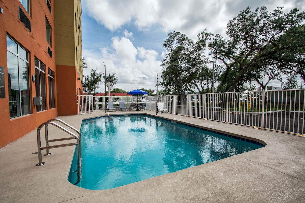 Pool view Comfort Suites Fort Lauderdale Airport South & Cruise Port