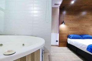 Alquiler Vacacional - Apartamento de Lujo con Jacuzzi en Zona Central