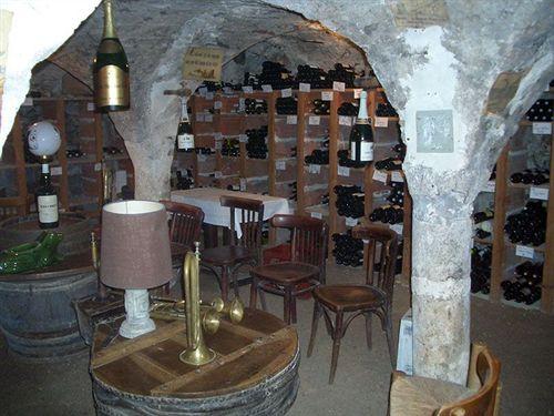 Bar/Salón Du Sauvage