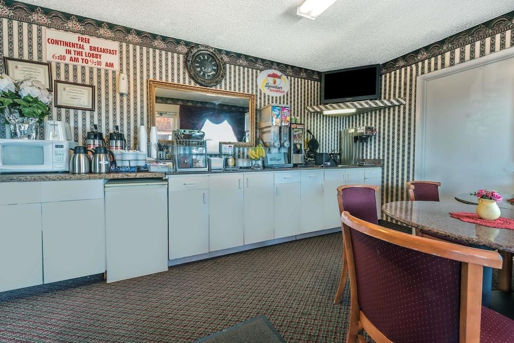 Restaurant Super 8 by Wyndham Eastland