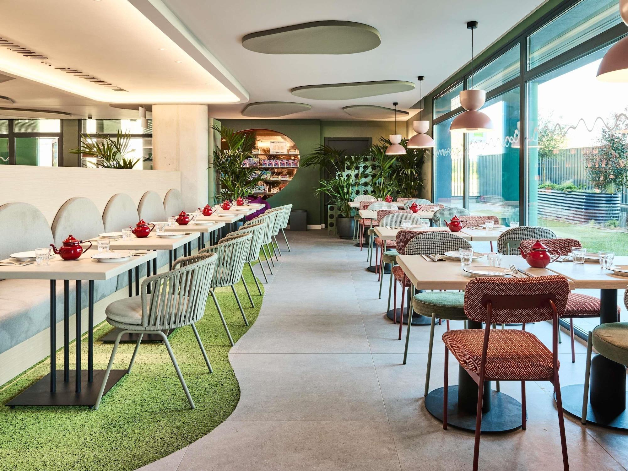 Vista Exterior ibis Styles Madrid Airport Valdebebas