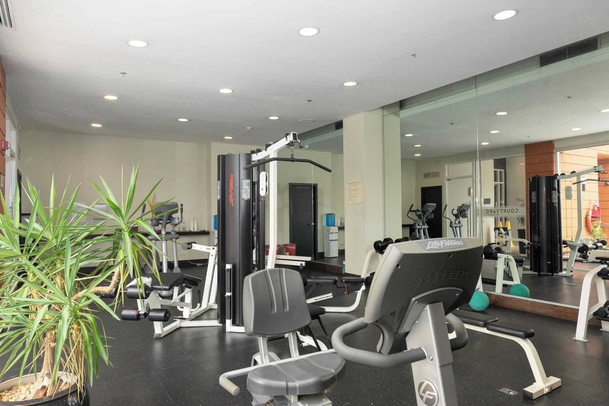 Gimnasio Courtyard by Marriott Panama Multiplaza Mall