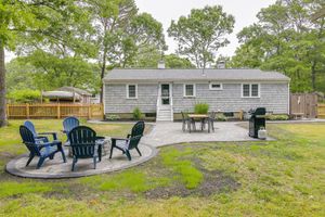 Alquiler Vacacional - Charming Cape Cod Vacation Rental w/ Fenced Yard!