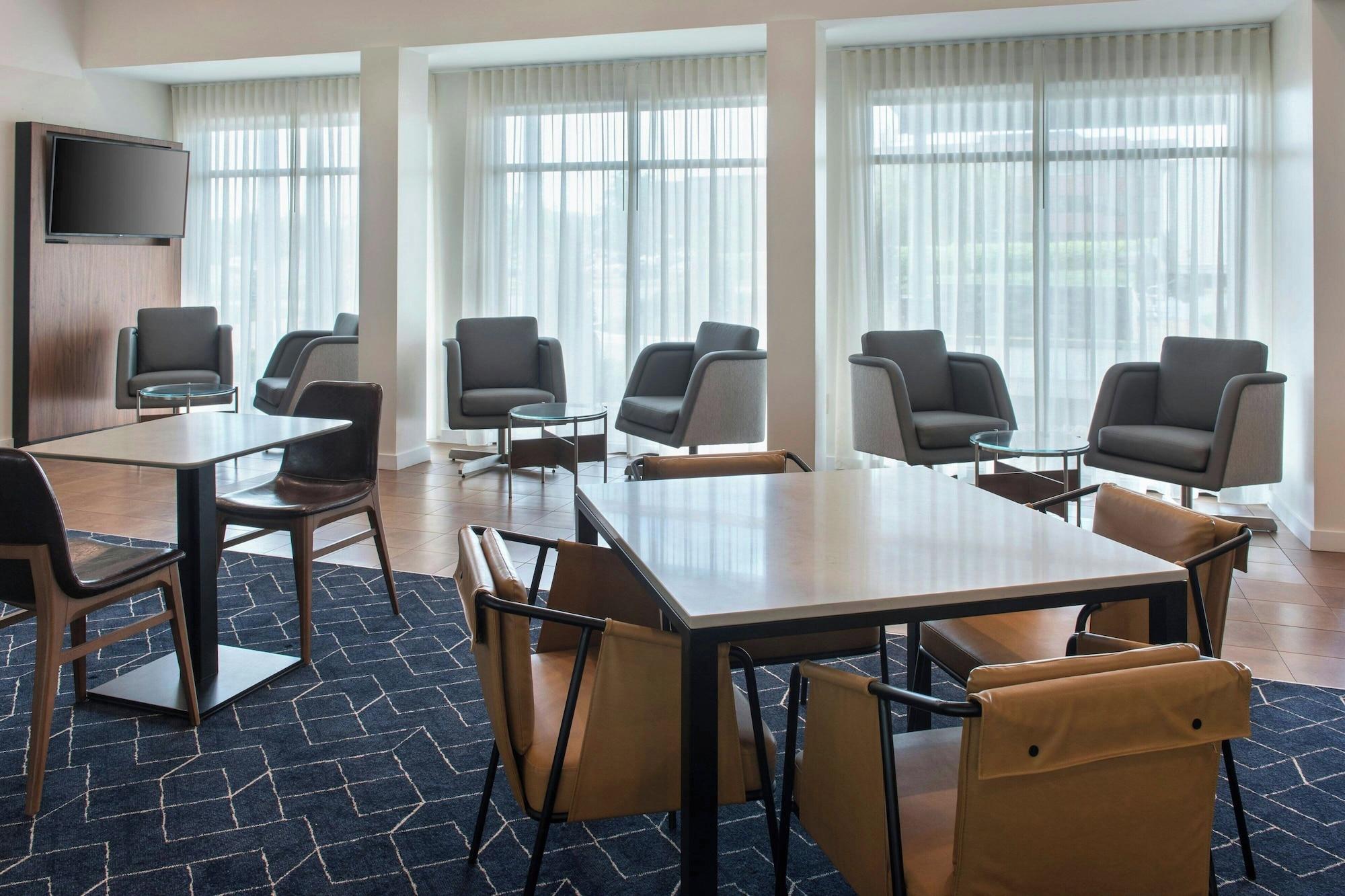 Vista Lobby Courtyard by Marriott Silver Spring North/White Oak