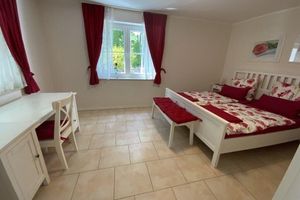 Alquiler Vacacional - Modern apartment in spacious villa, 3,000 sqm property, south-facing slope, forest, WIFI