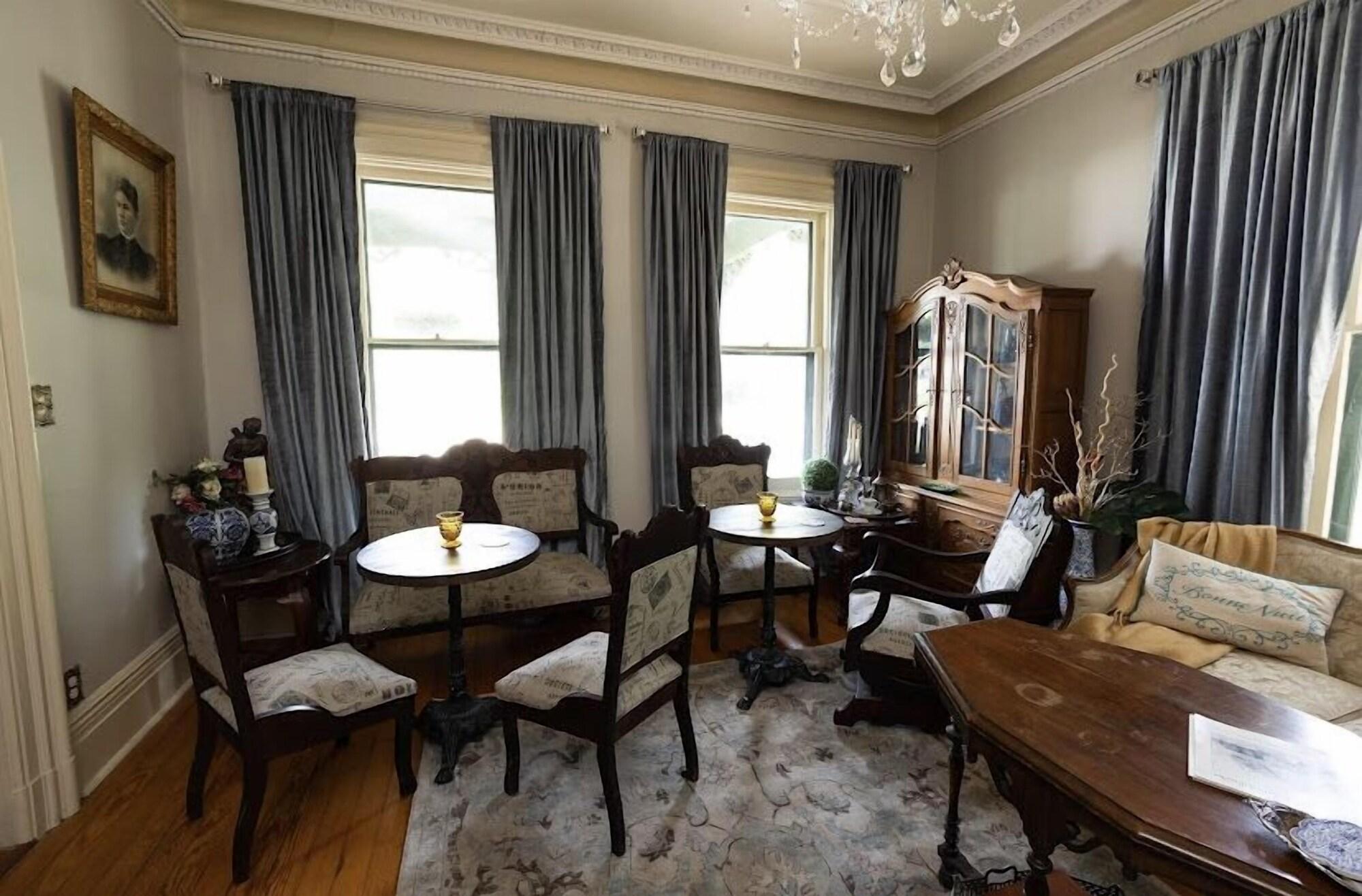 Comodidades del Alojamiento Iron Amethyst Inn   Boutique Hotel