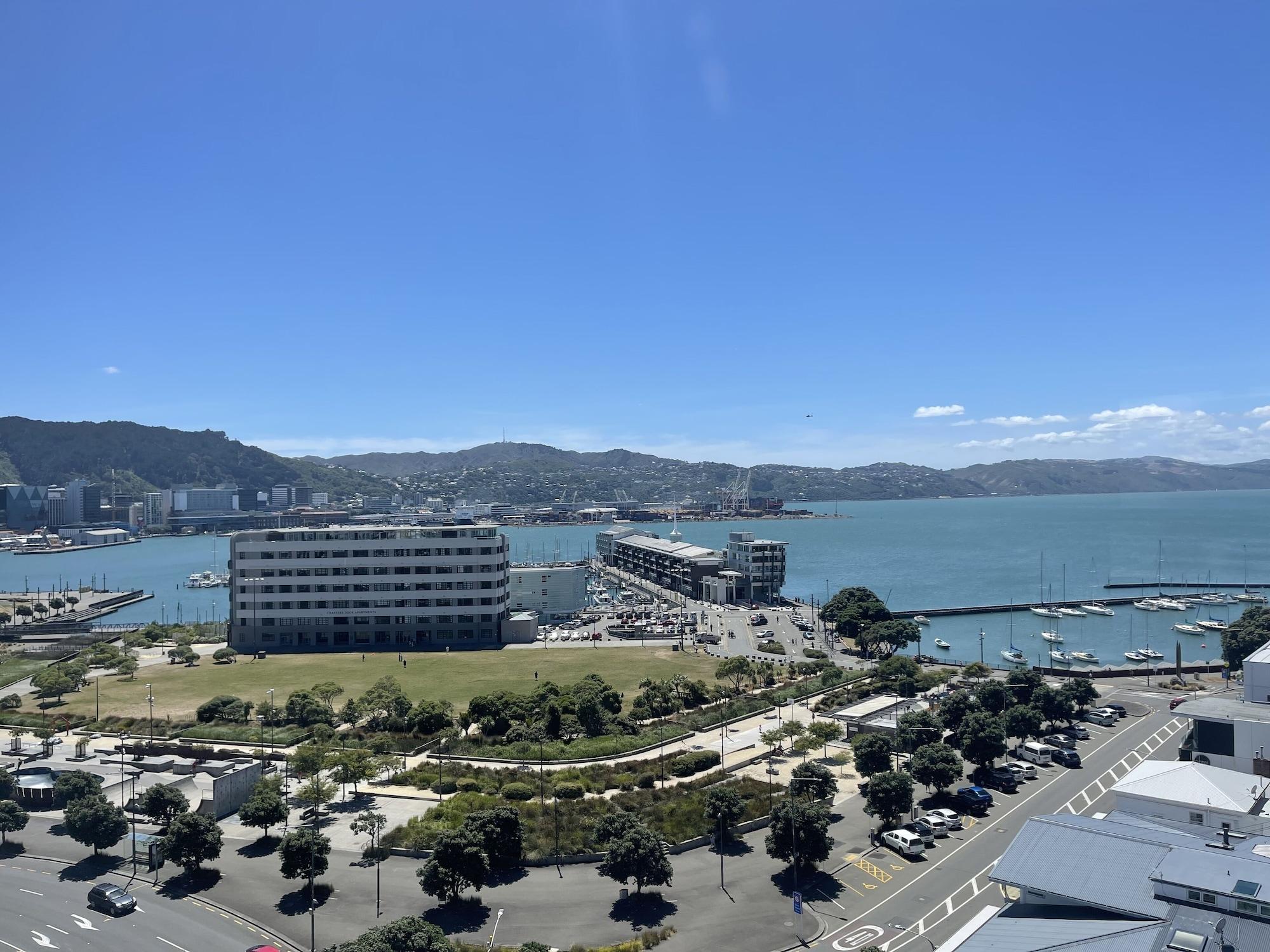 Vista Exterior Bay Plaza Hotel