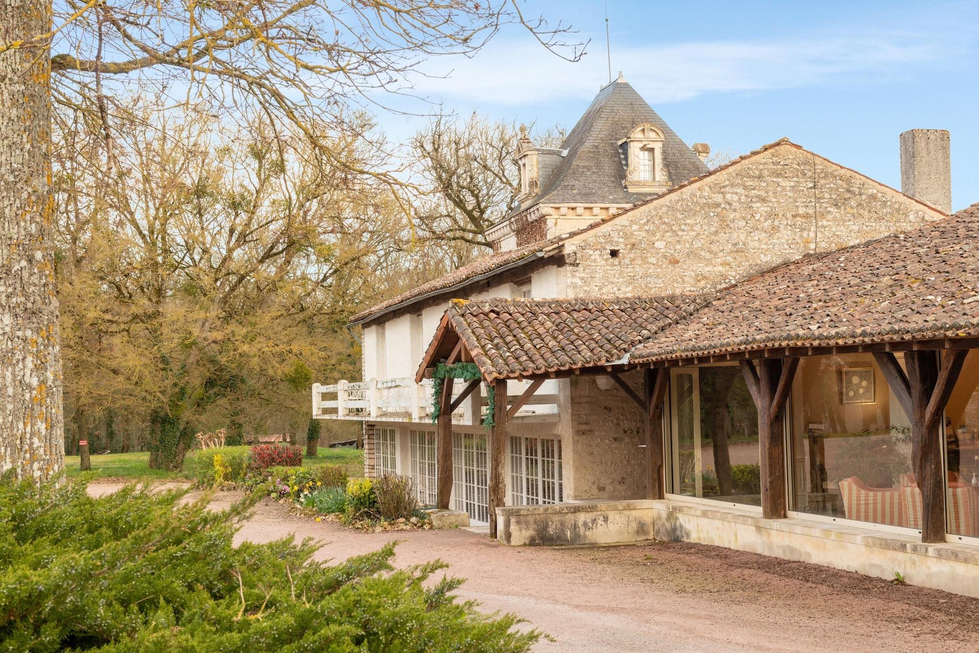 Vista Exterior Château de Périgny, The Originals Relais