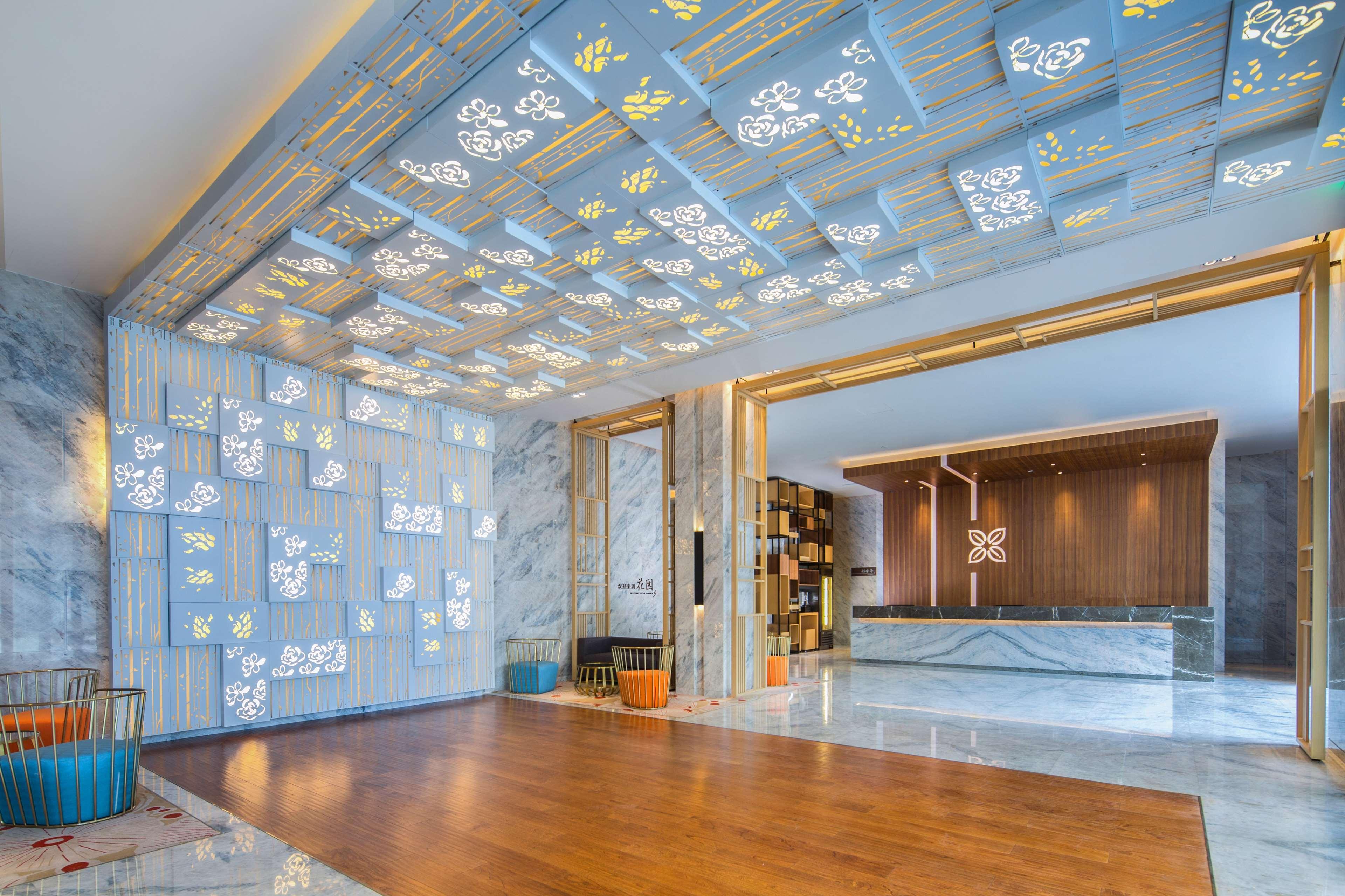 Vista Lobby Hilton Garden Inn Qidong