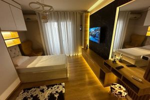 Alquiler Vacacional - 2-bedroom apartment in charming Tirana with WiFi, AC