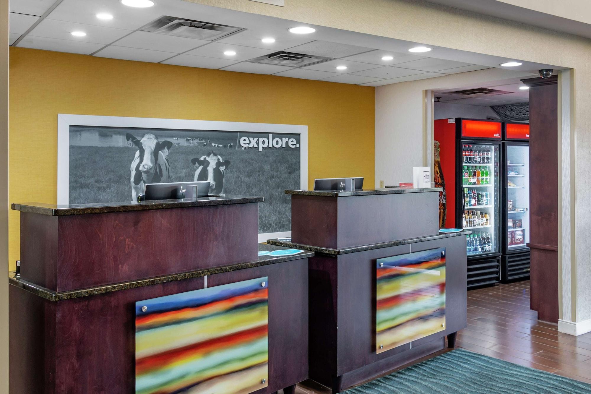 Vista Lobby Hampton Inn Adel