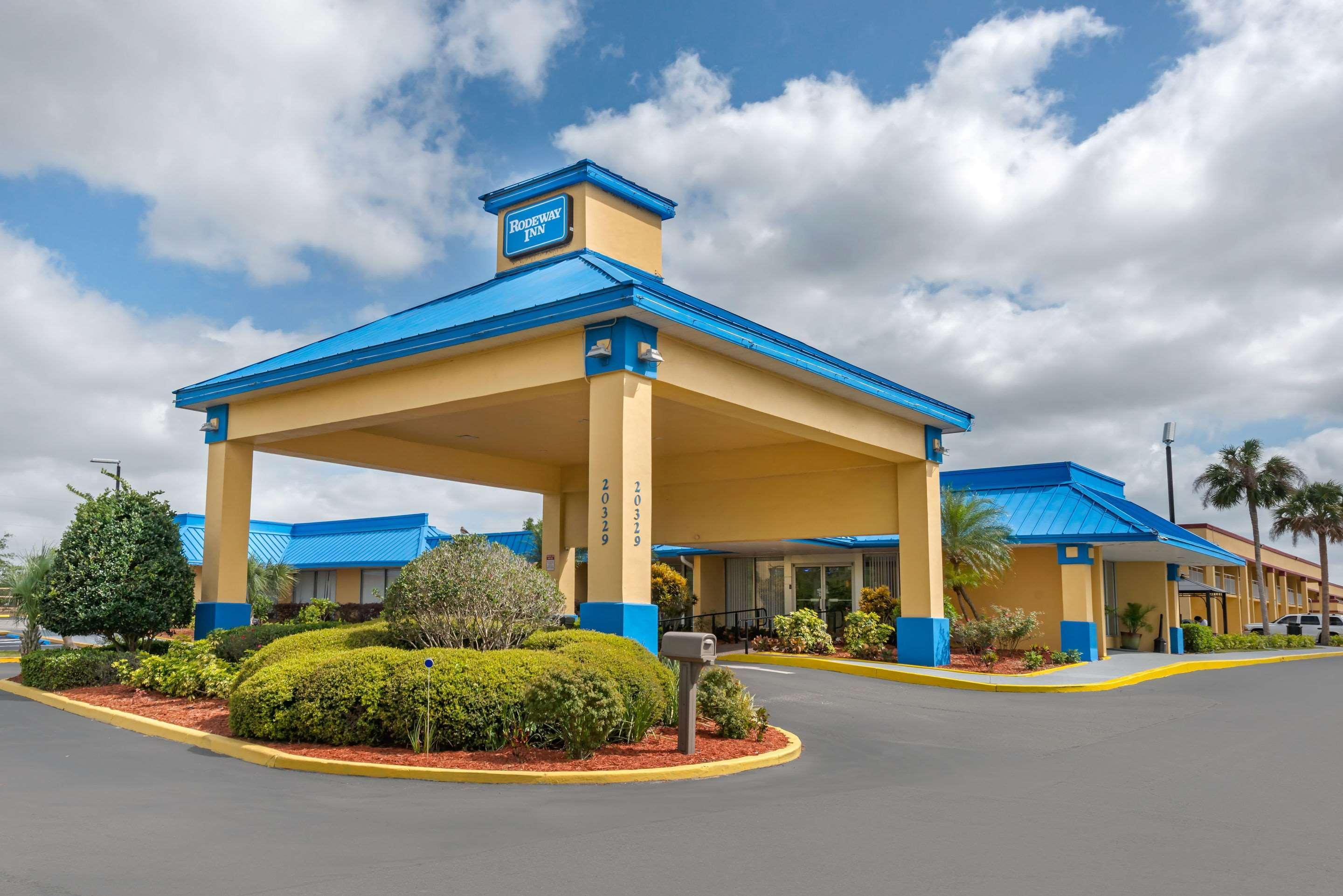 Vista Exterior Rodeway Inn Clermont