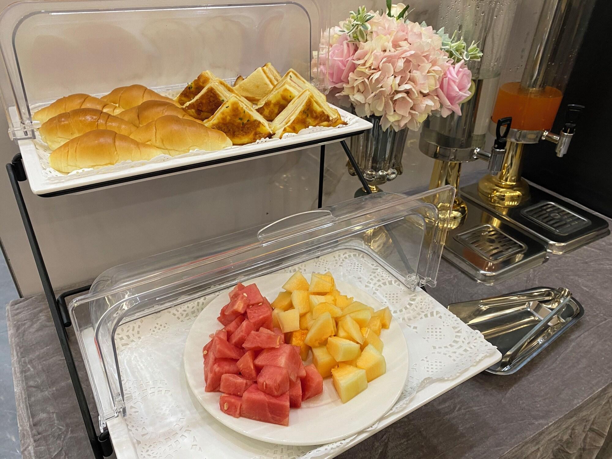 Restaurant Serveyou Hotel - Free Airport Pickup Service & Free Canton Fair Shuttle Bus