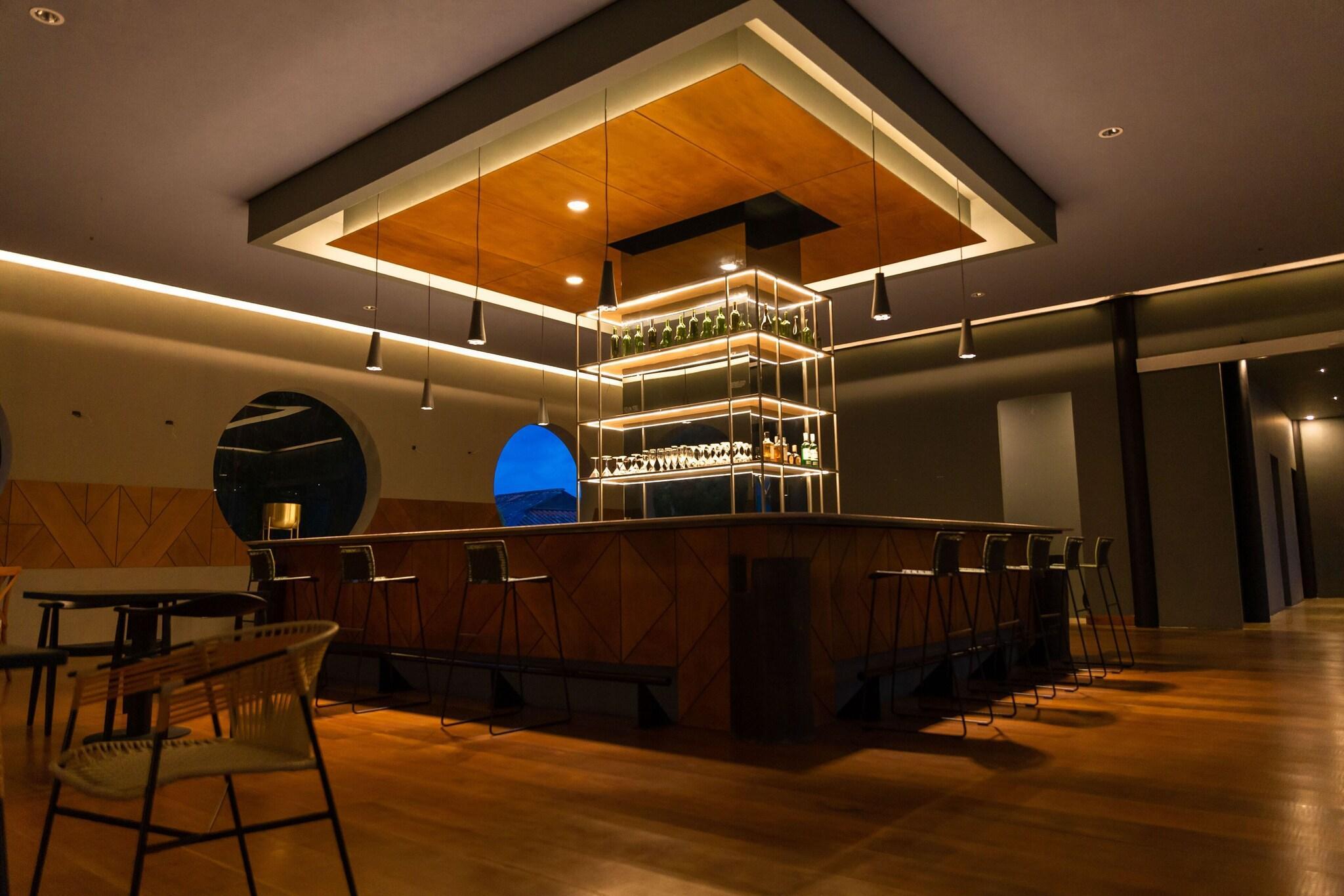 Bar/Salón Termales del Otoño