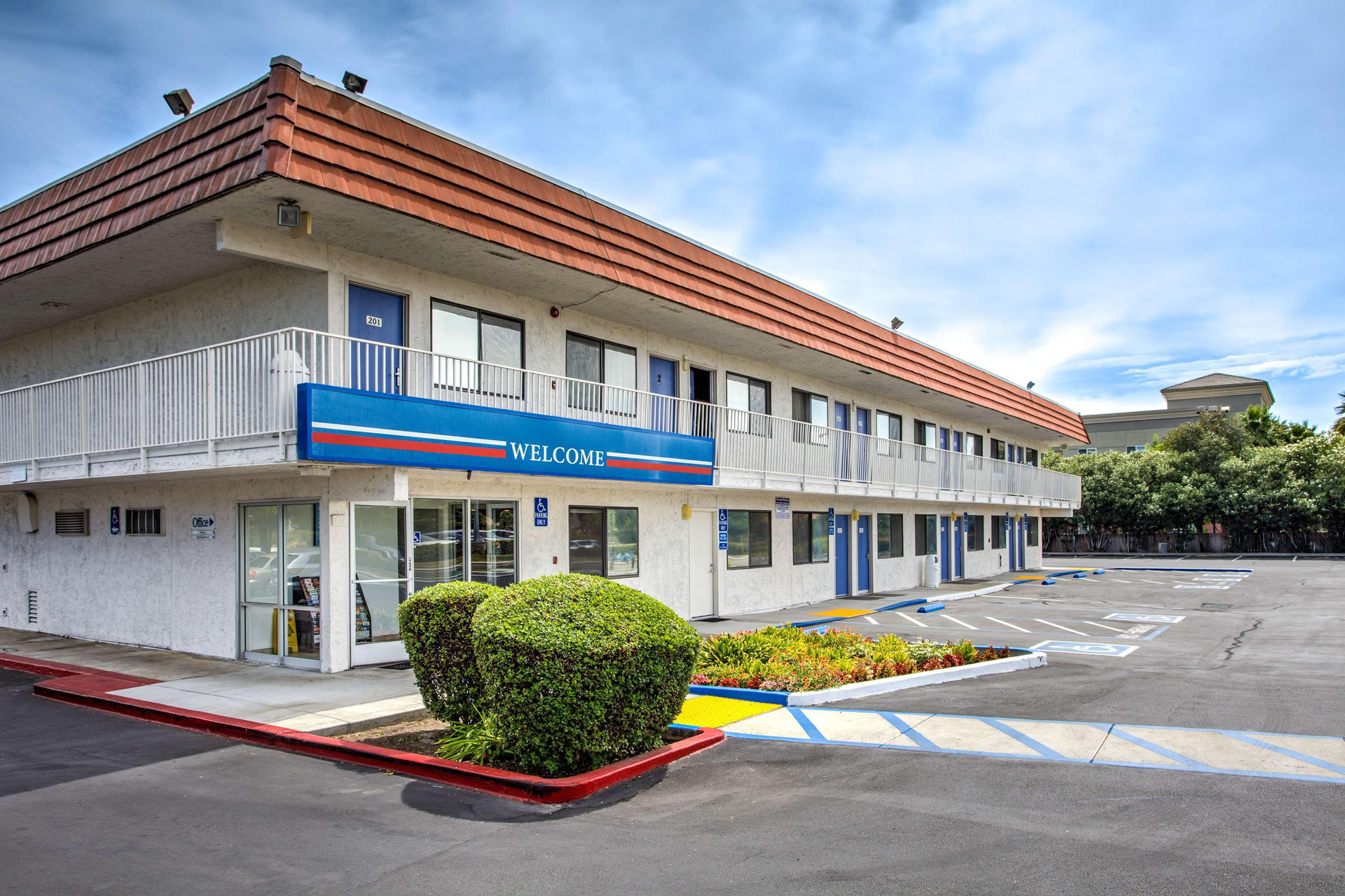 Vista Exterior Motel 6 Vacaville, CA