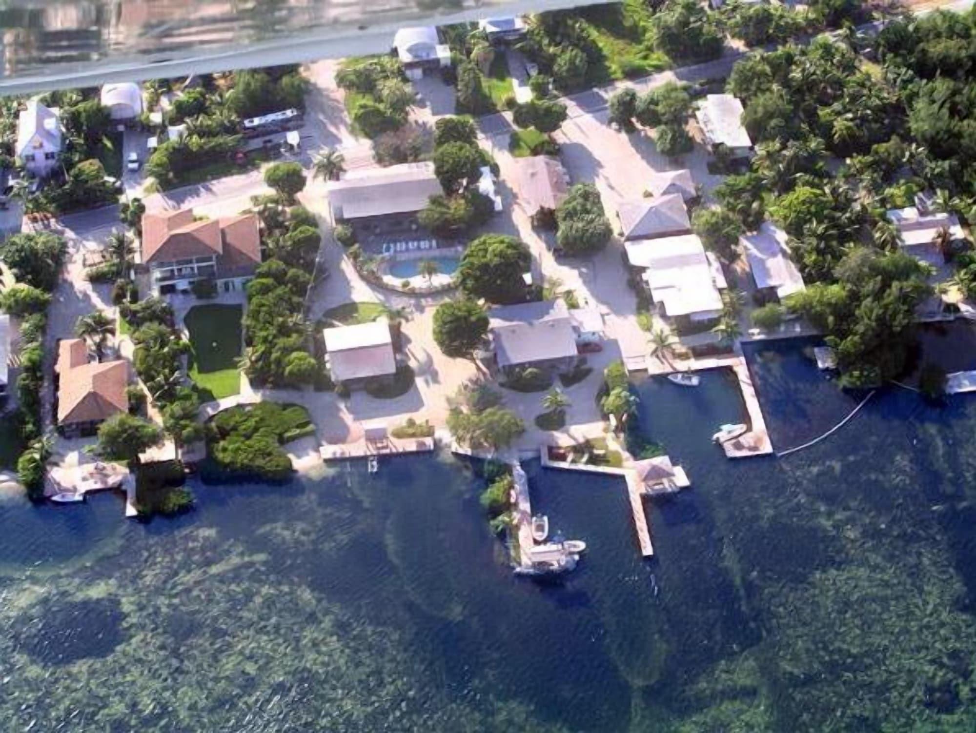 Vista Exterior Parmer's Resort