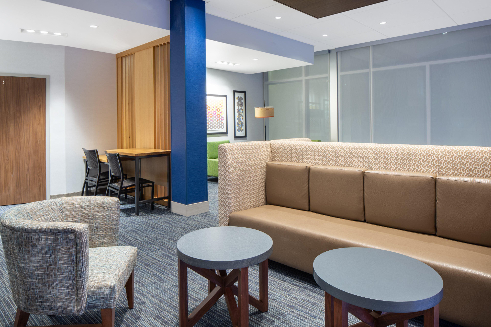 Vista Lobby Holiday Inn Express & Suites Chico by IHG