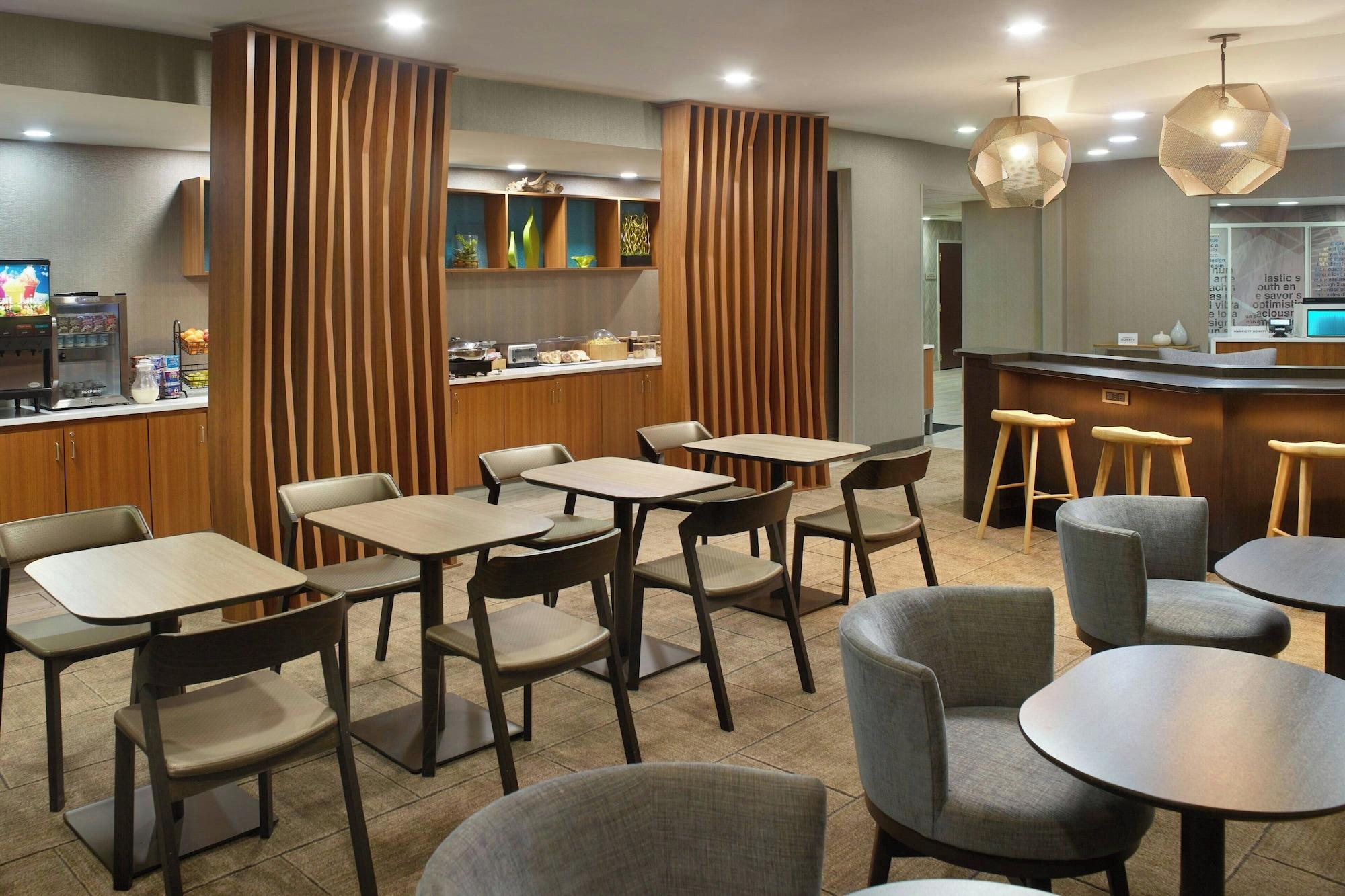 Restaurant Springhill Suites By Marriott Atlanta Six Flags