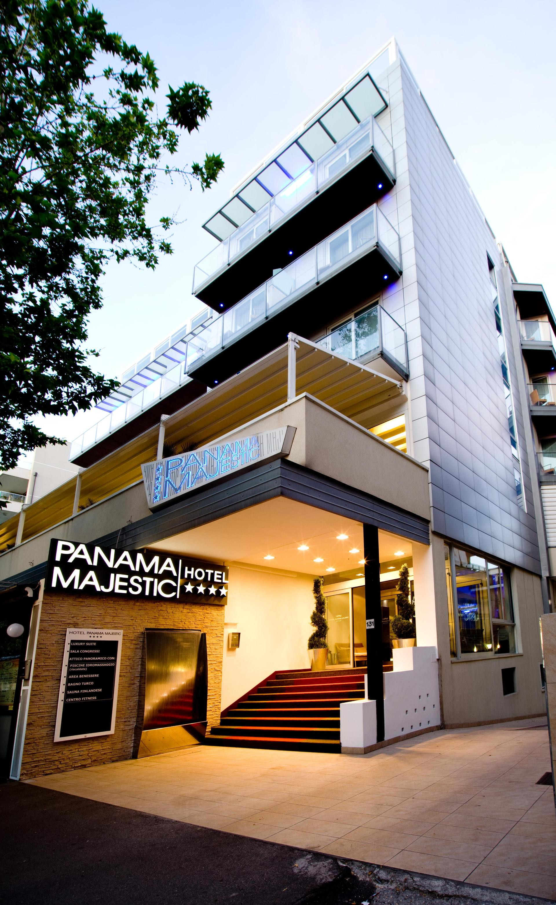 Vista Exterior Panama Majestic
