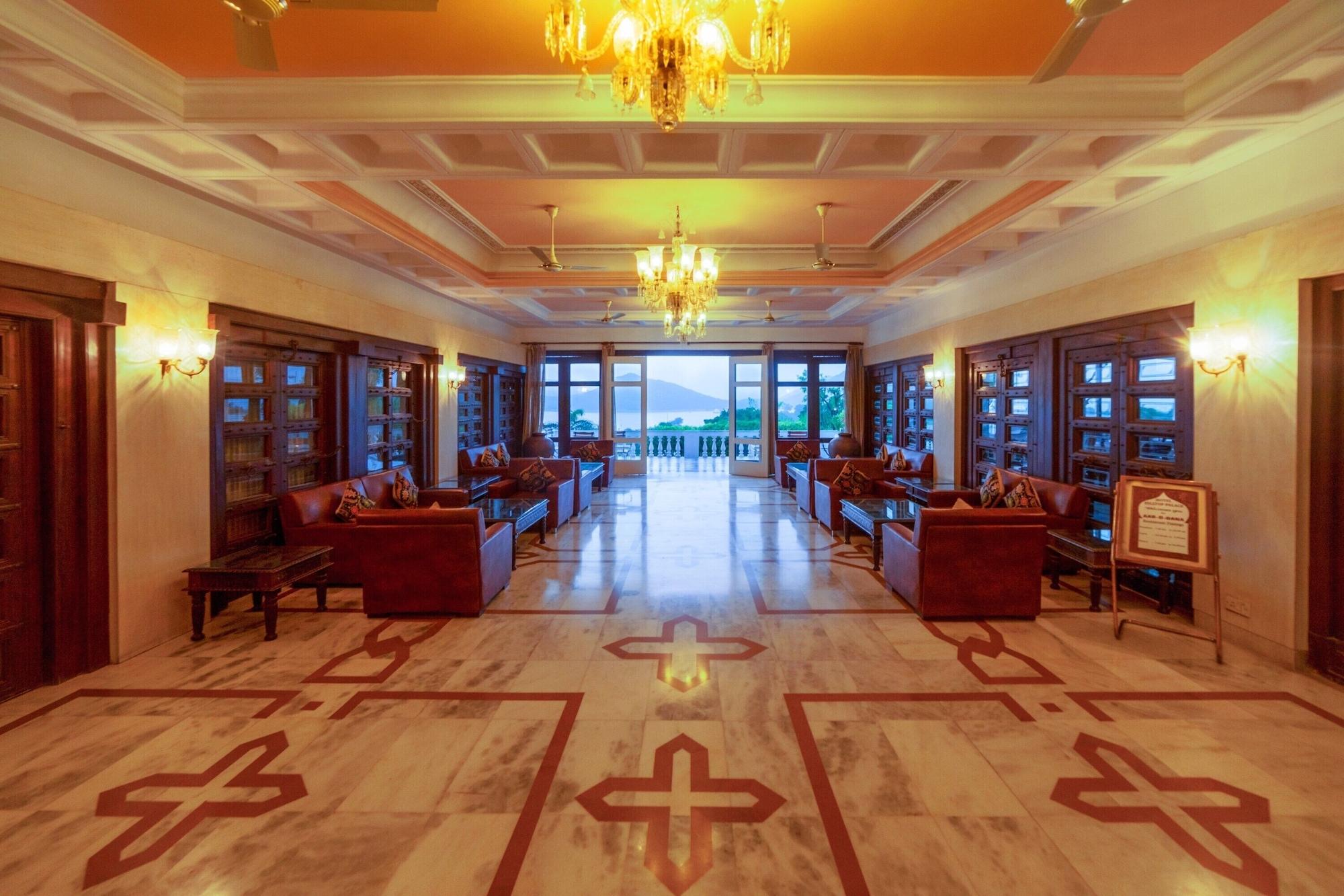 Vista Lobby Hotel Hilltop Palace