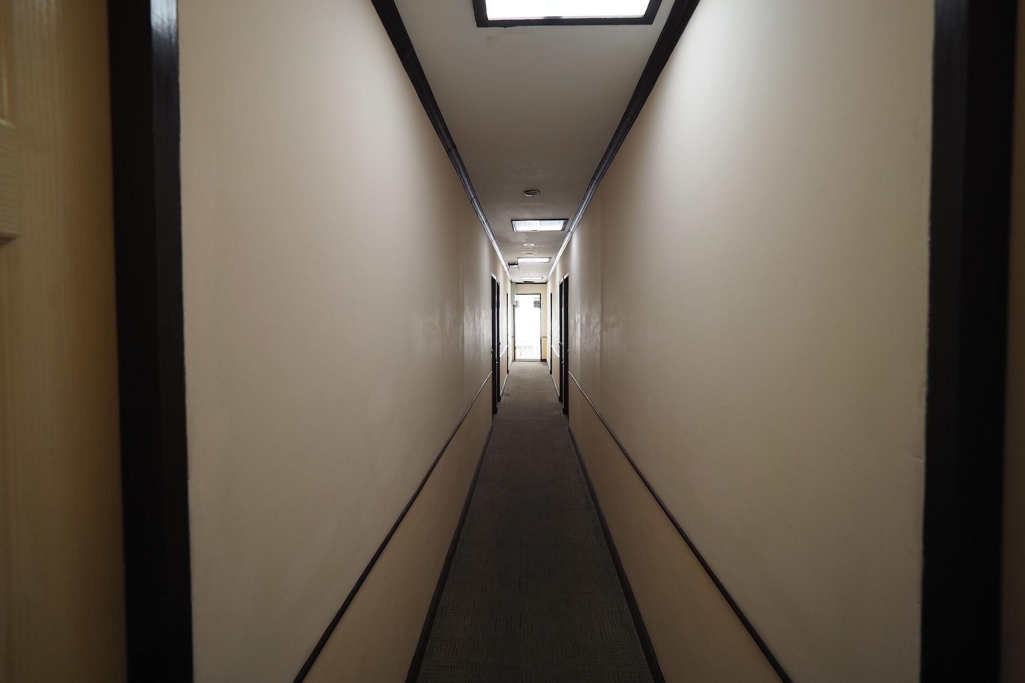 Vista Lobby Honey House1