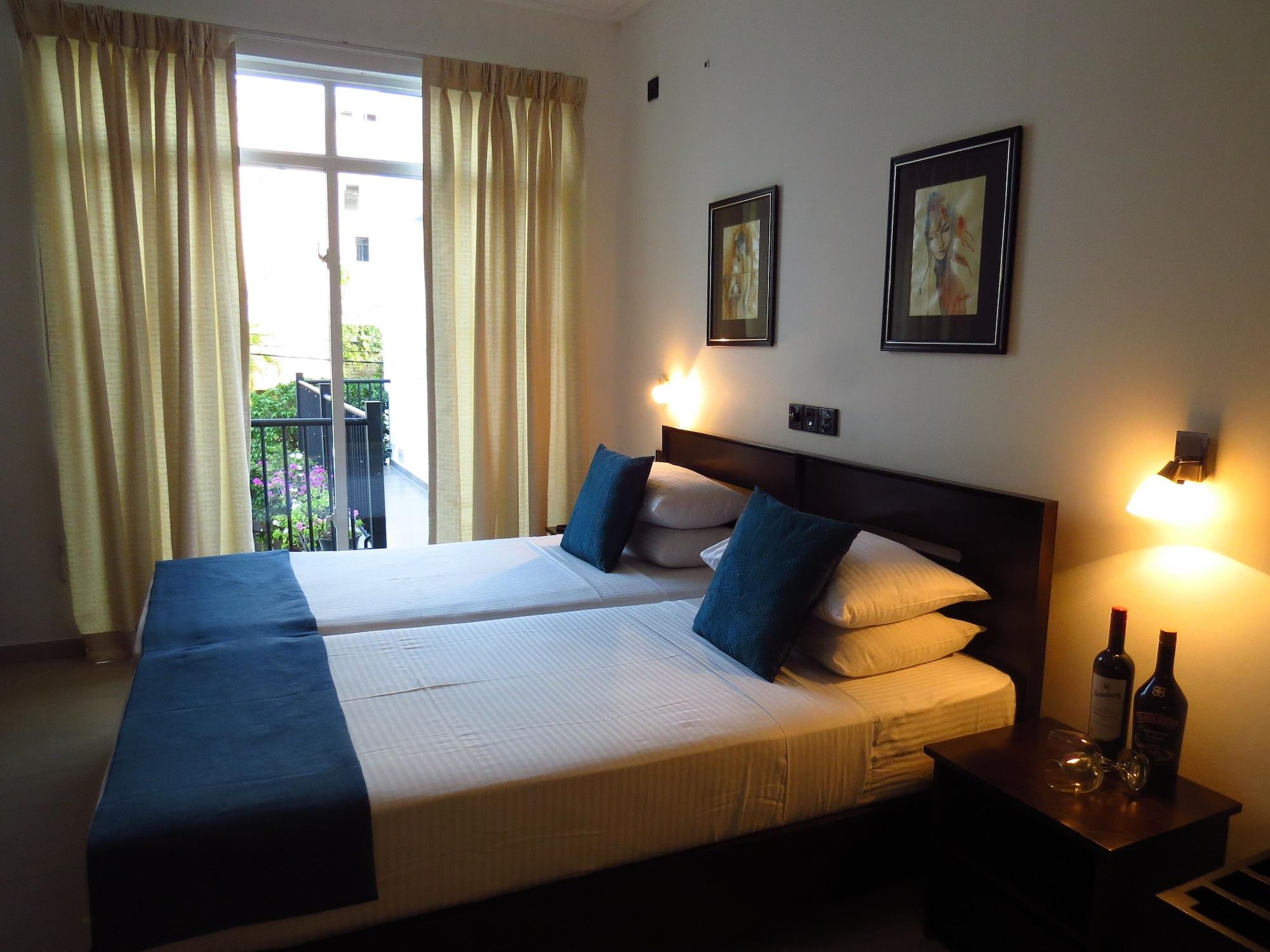 Varios Chapelton House