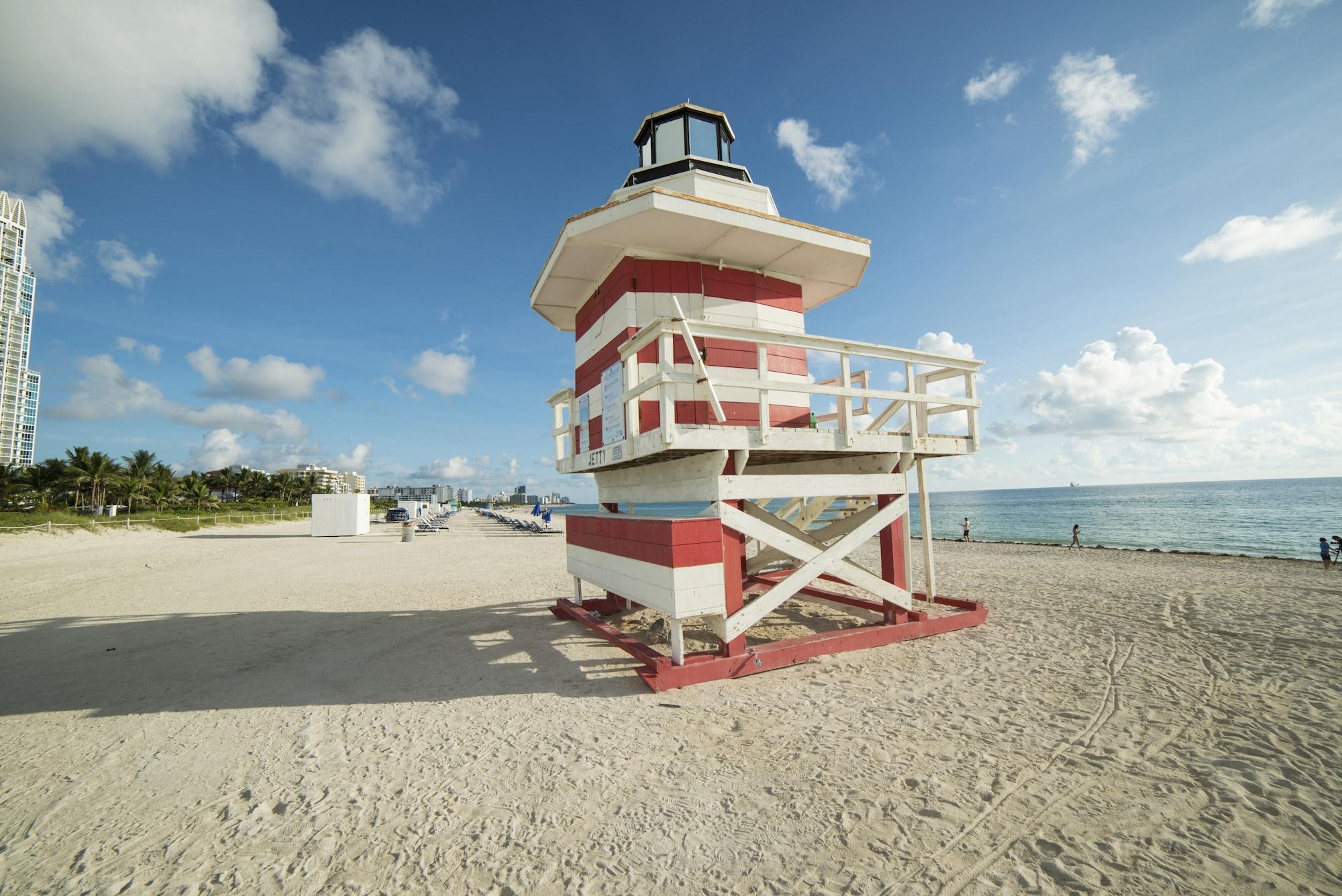 Playa Greenview Hotel by Lowkl