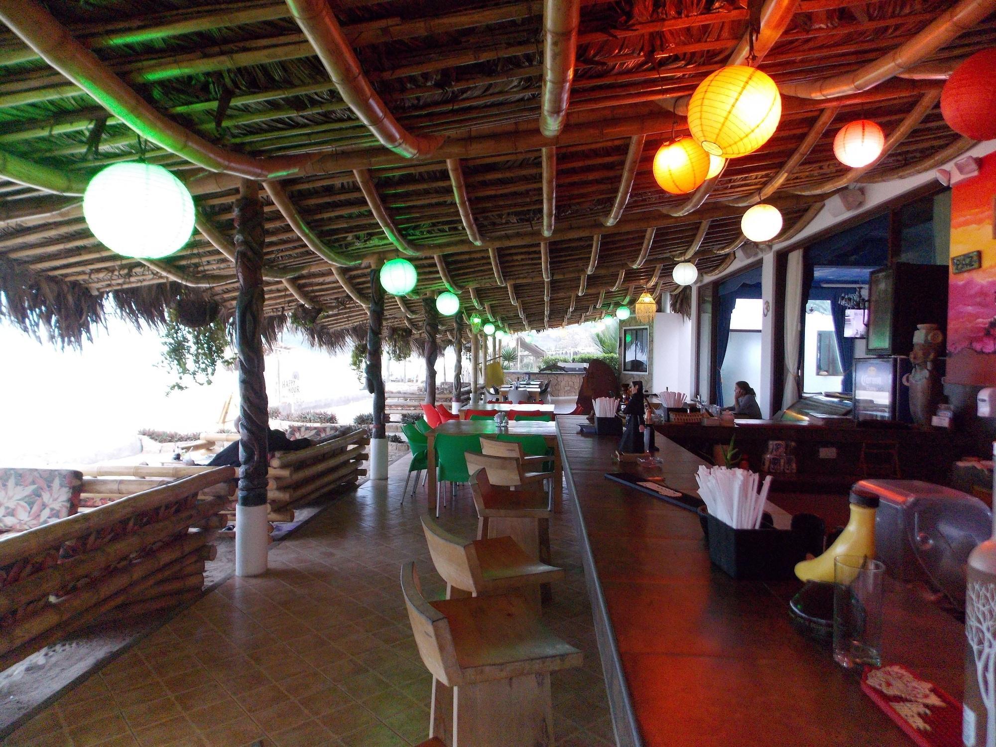 Bar/Salón Dharma Beach Hotel