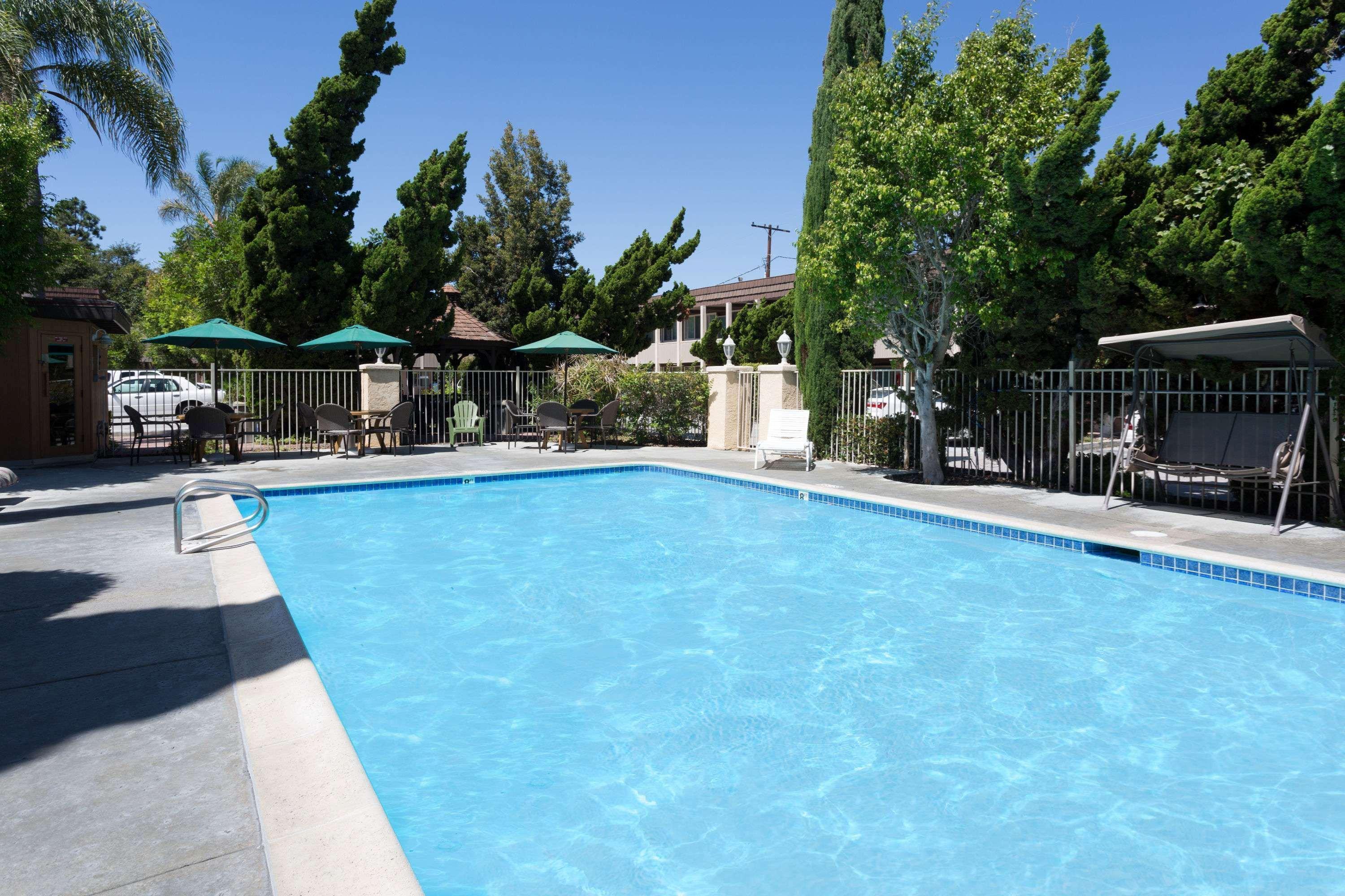 Vista Piscina Costa Mesa Inn