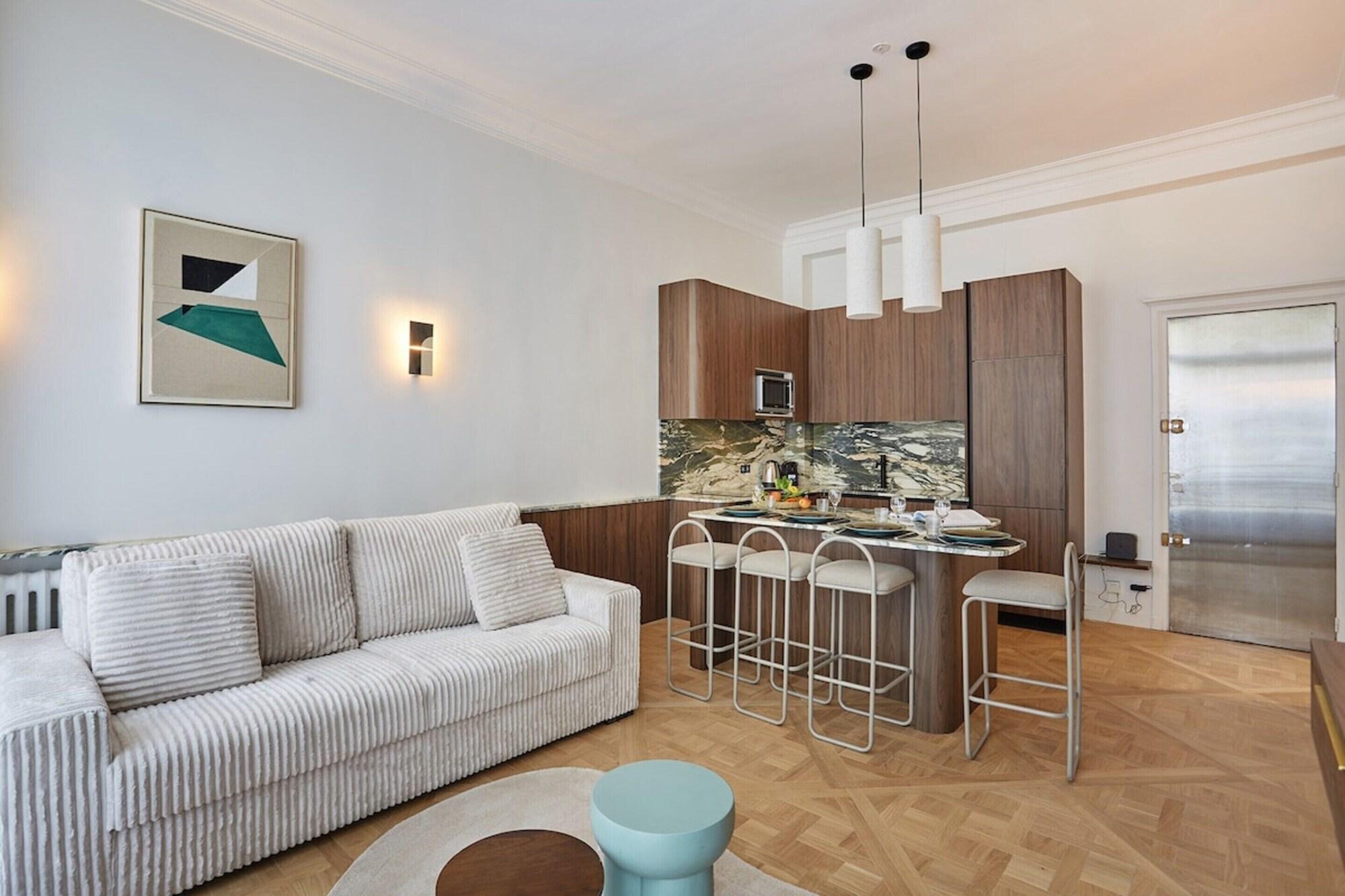 Varios Apartment on the Champs Elysees