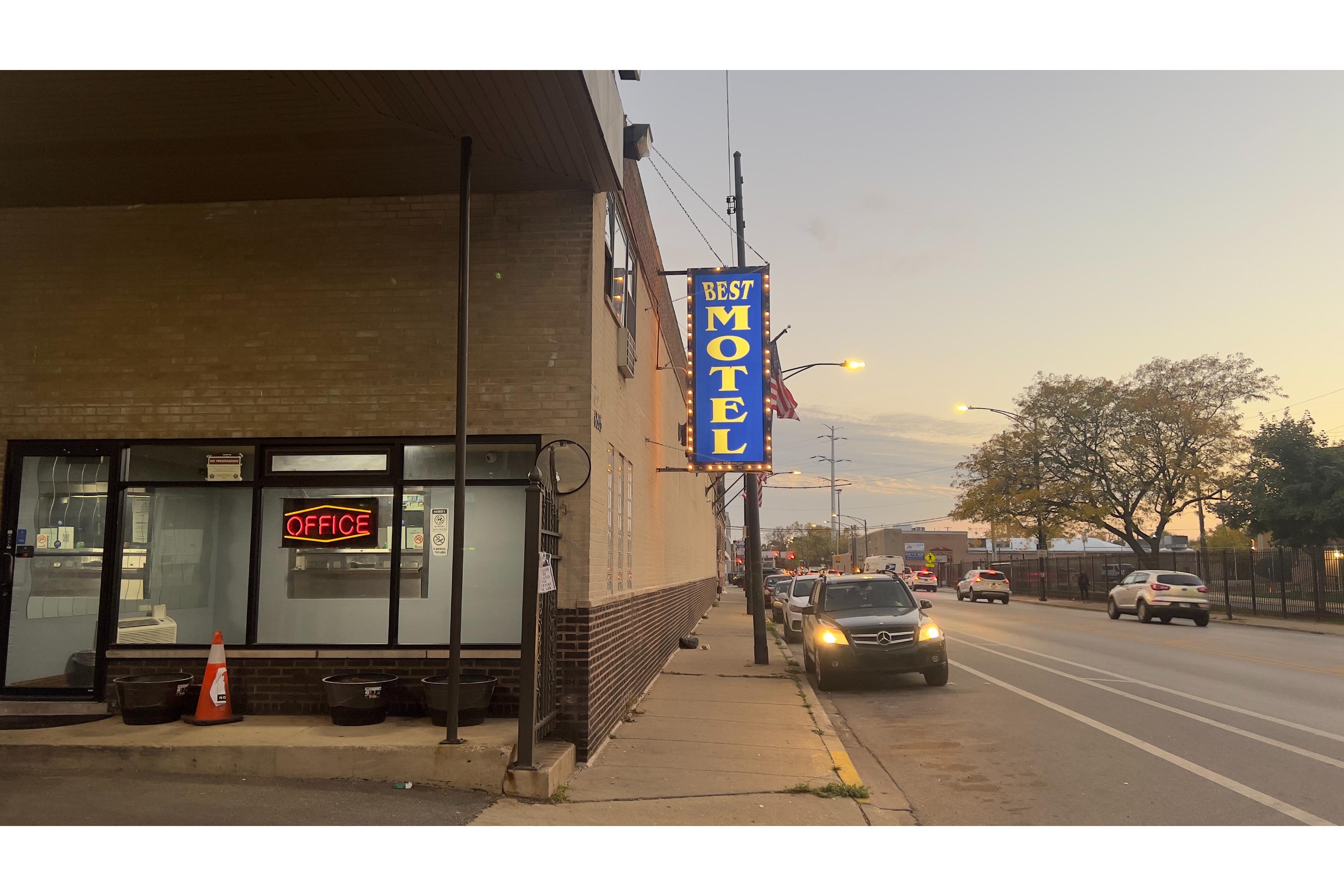 Vista da fachada Best Motel By OYO Chicago I-90