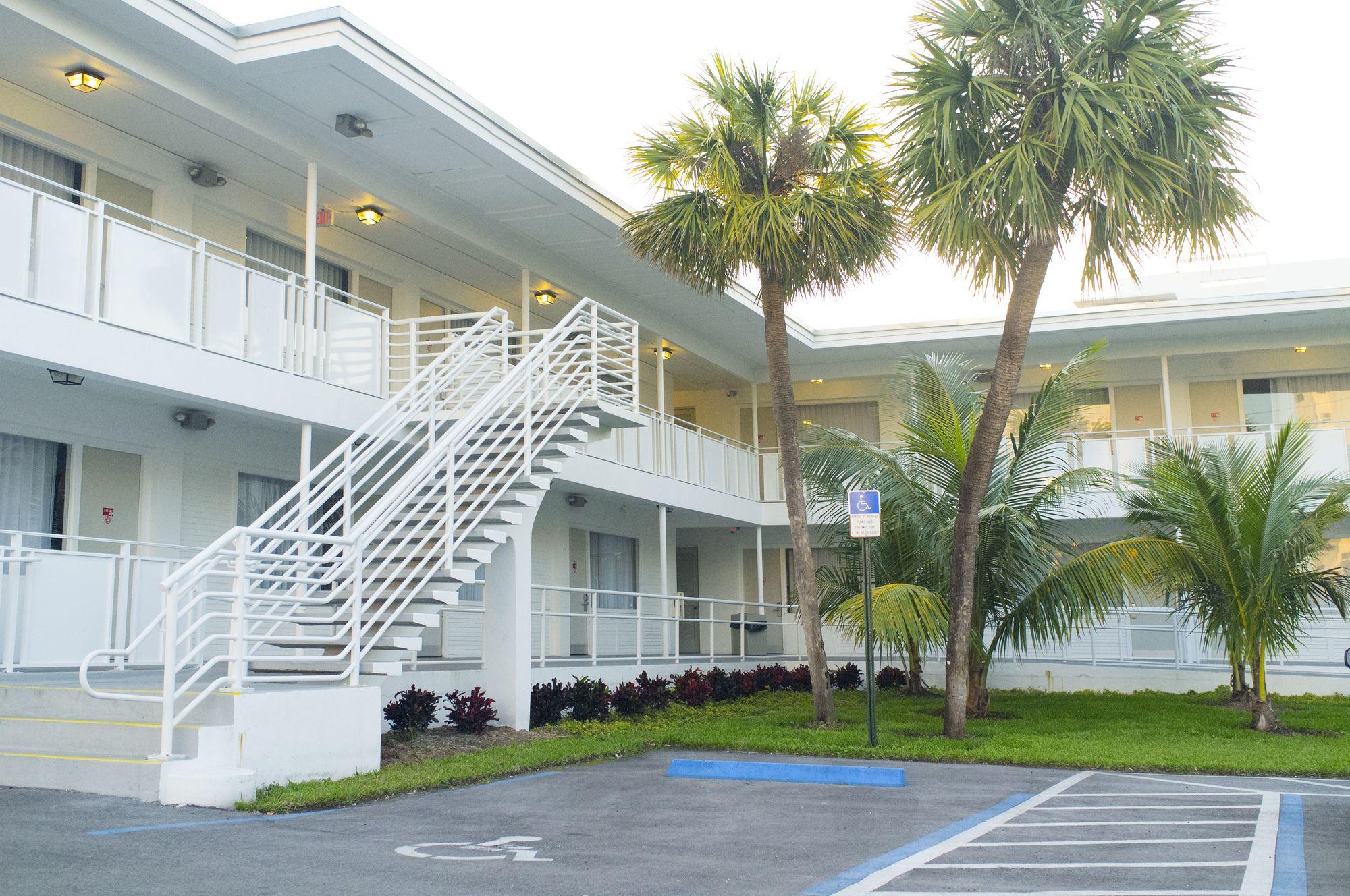 Hotel Collins Hotel