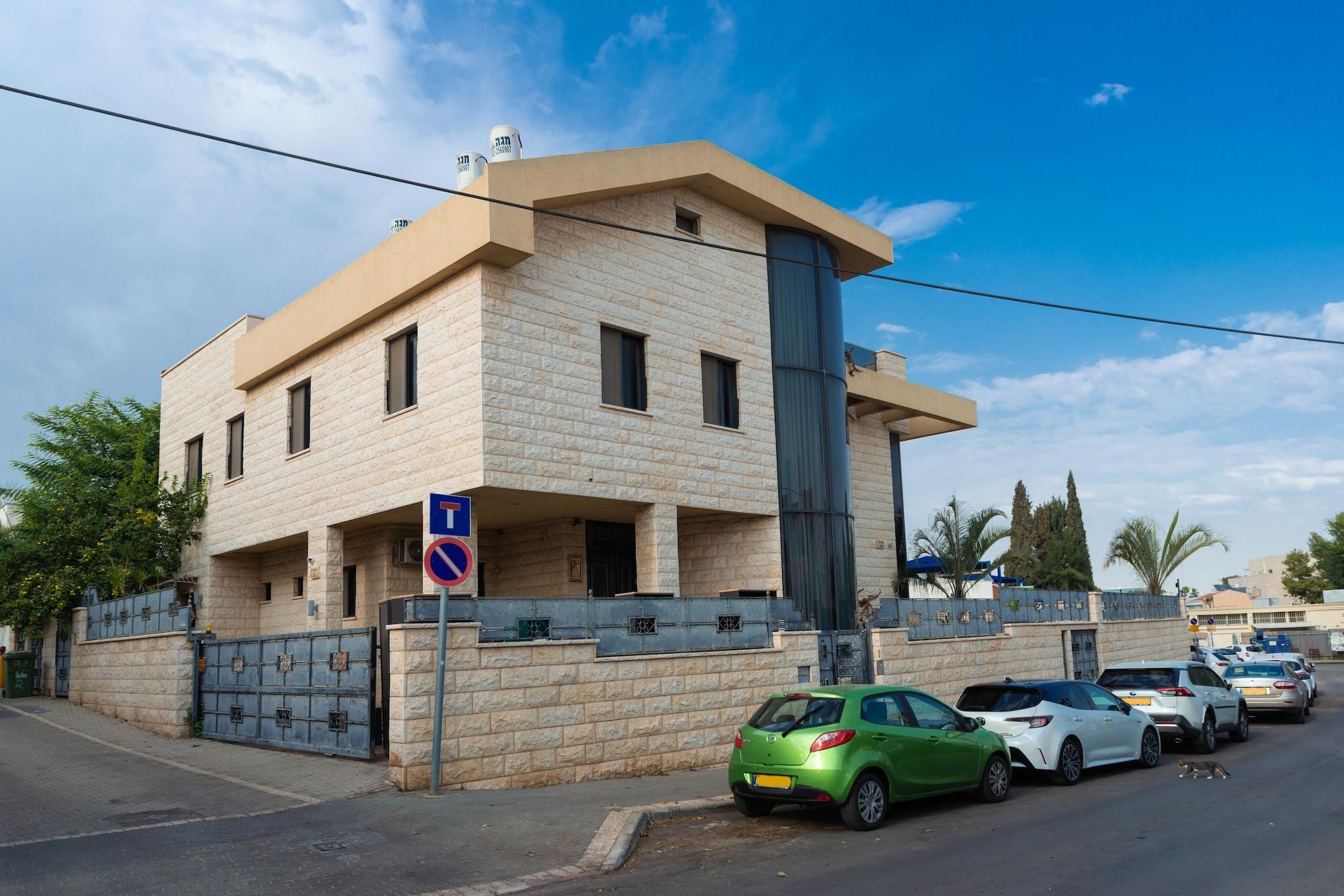 Vista Exterior Grace Holon Villa & Pool
