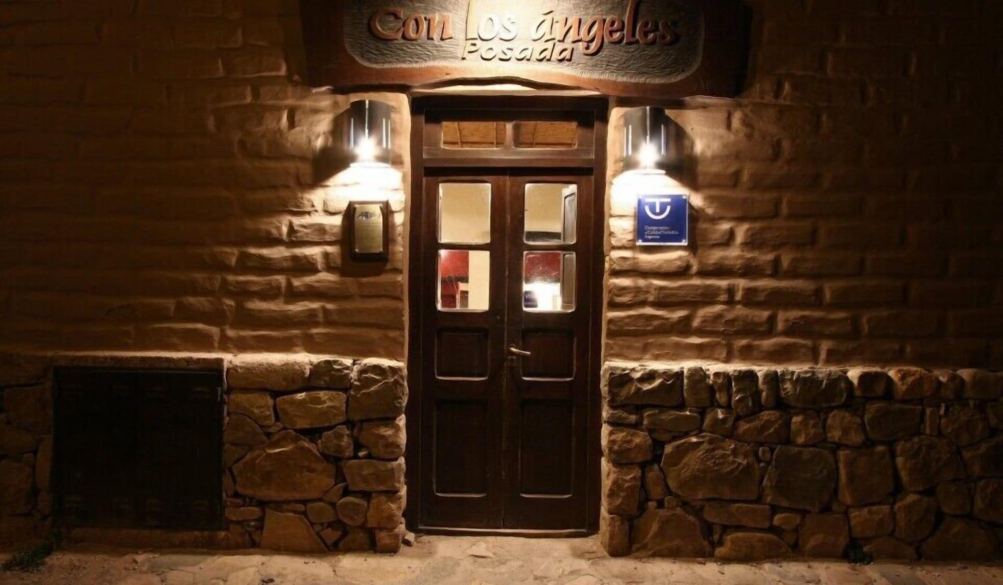 Vista Exterior Posada Con Los Angeles