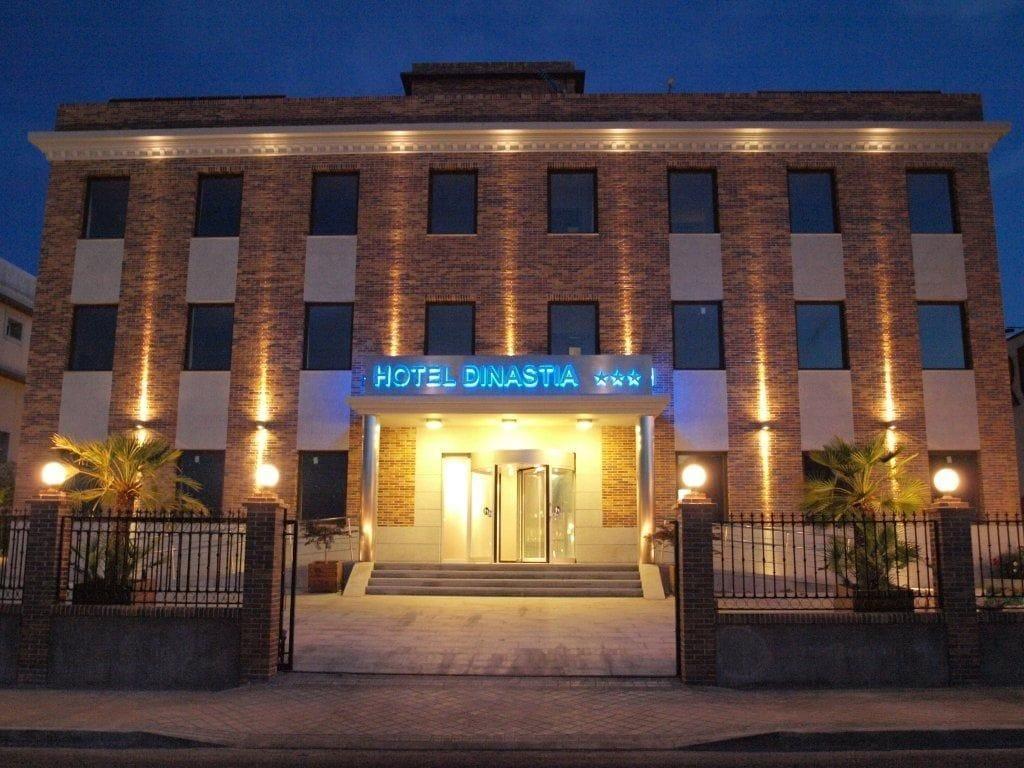 Varios Hotel Dinastía